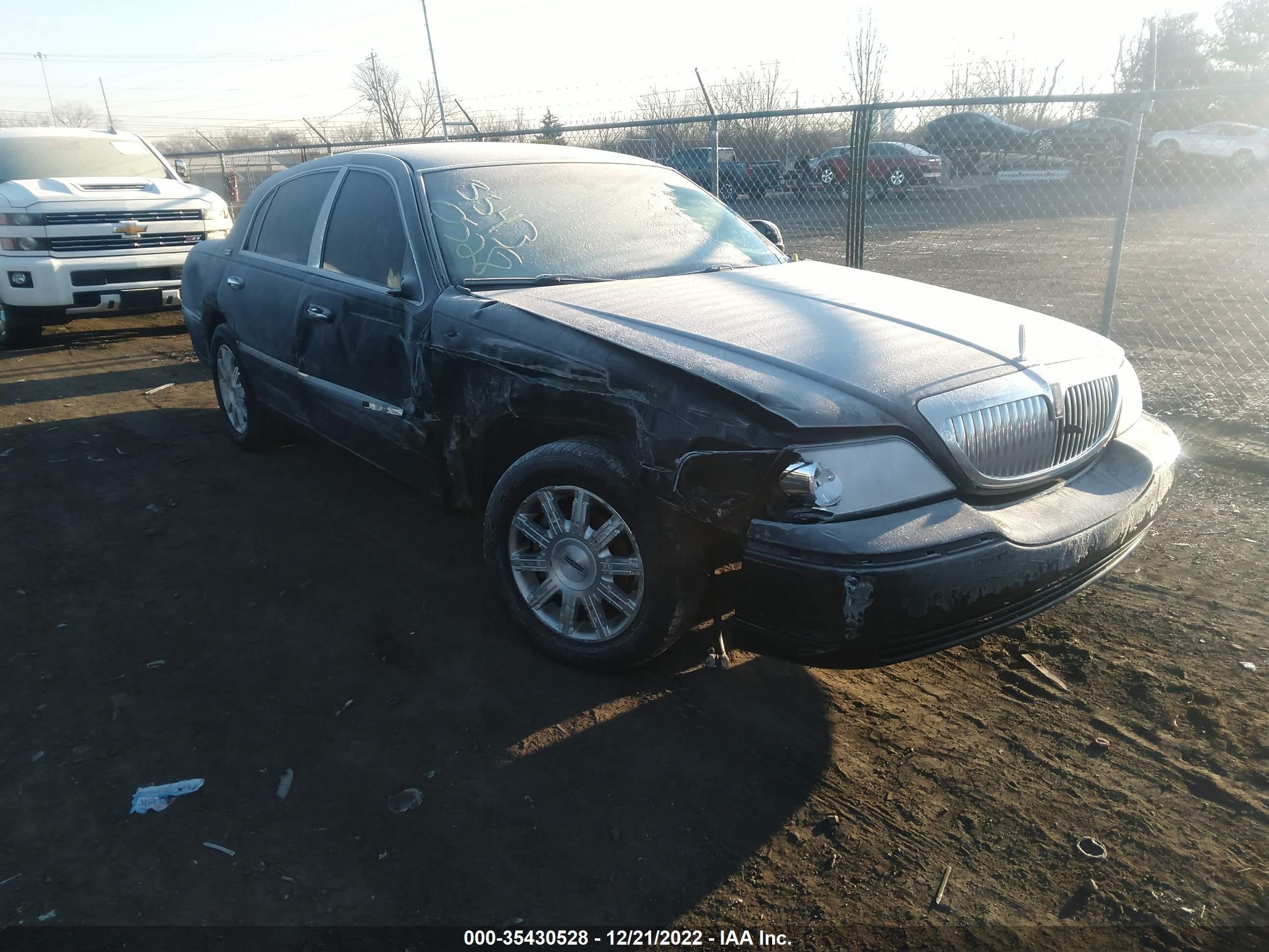 LINCOLN TOWN CAR 2009 2lnhm82v39x608913