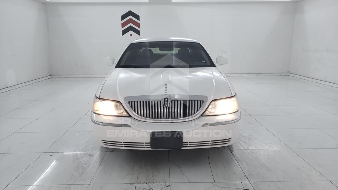 LINCOLN TOWN 2009 2lnhm82v39x612783