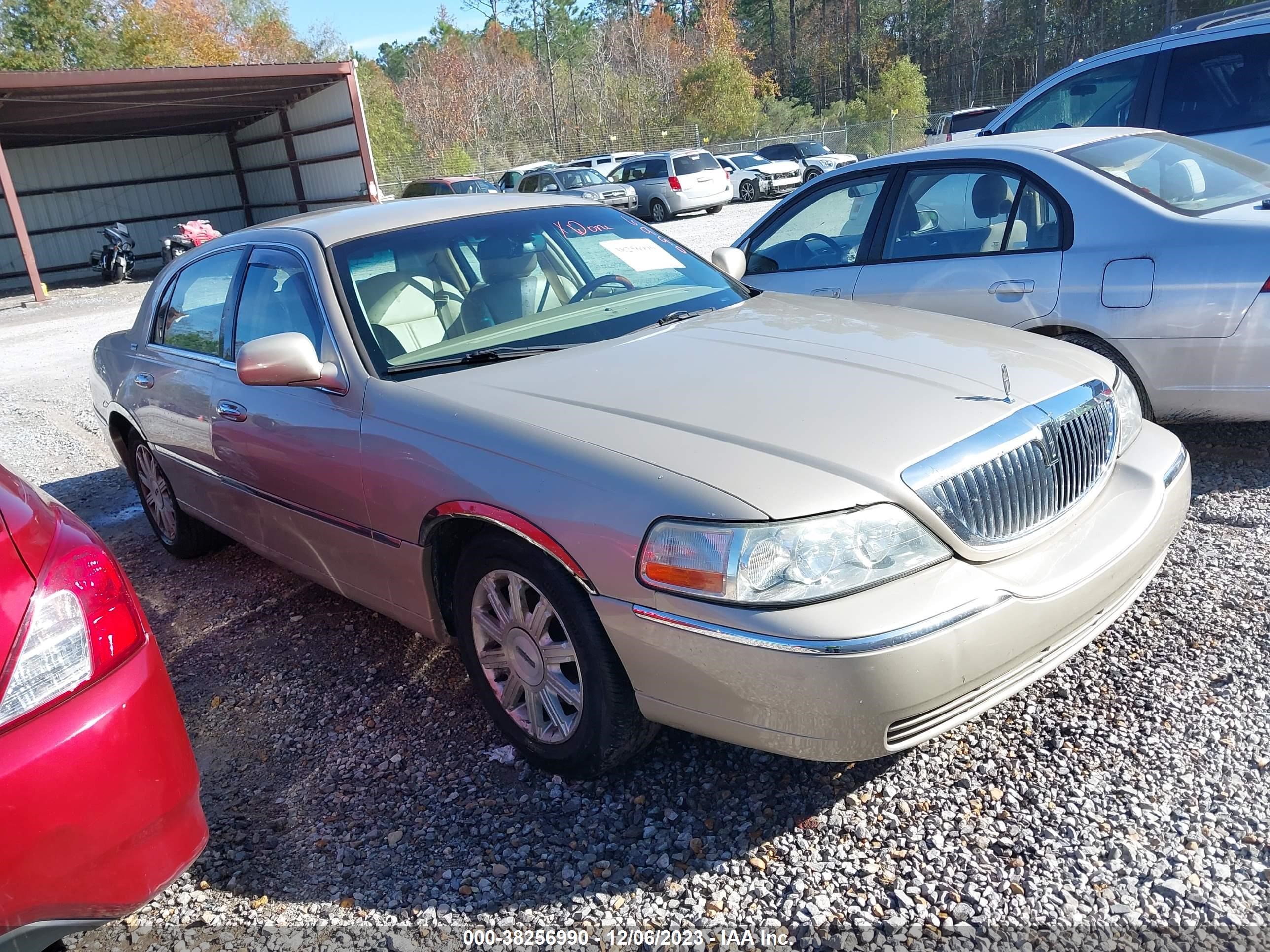 LINCOLN TOWN CAR 2008 2lnhm82v78x648510