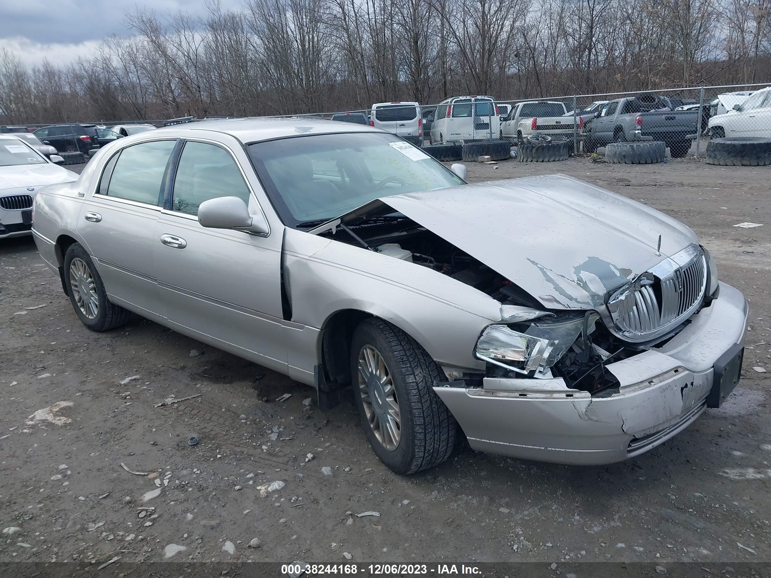 LINCOLN TOWN CAR 2008 2lnhm82w08x644534