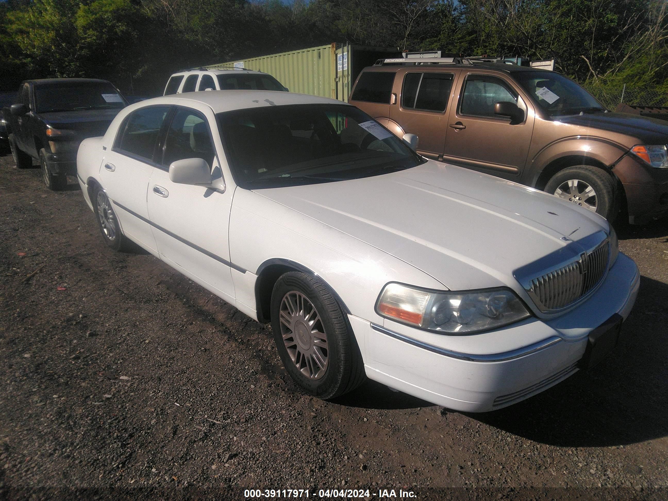 LINCOLN TOWN CAR 2008 2lnhm82w88x649951