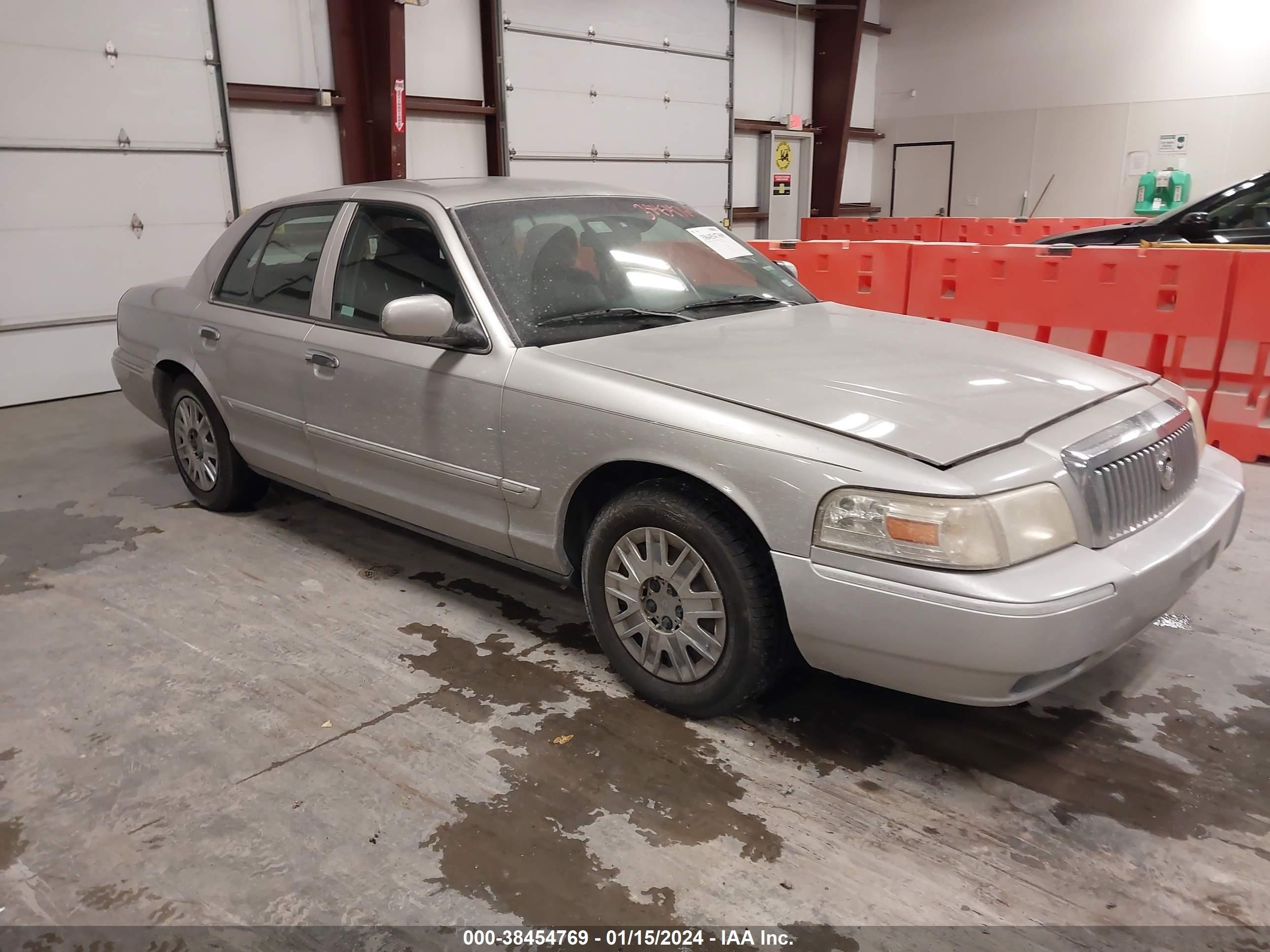 MERCURY GRAND MARQUIS 2007 2mefm74v97x638559