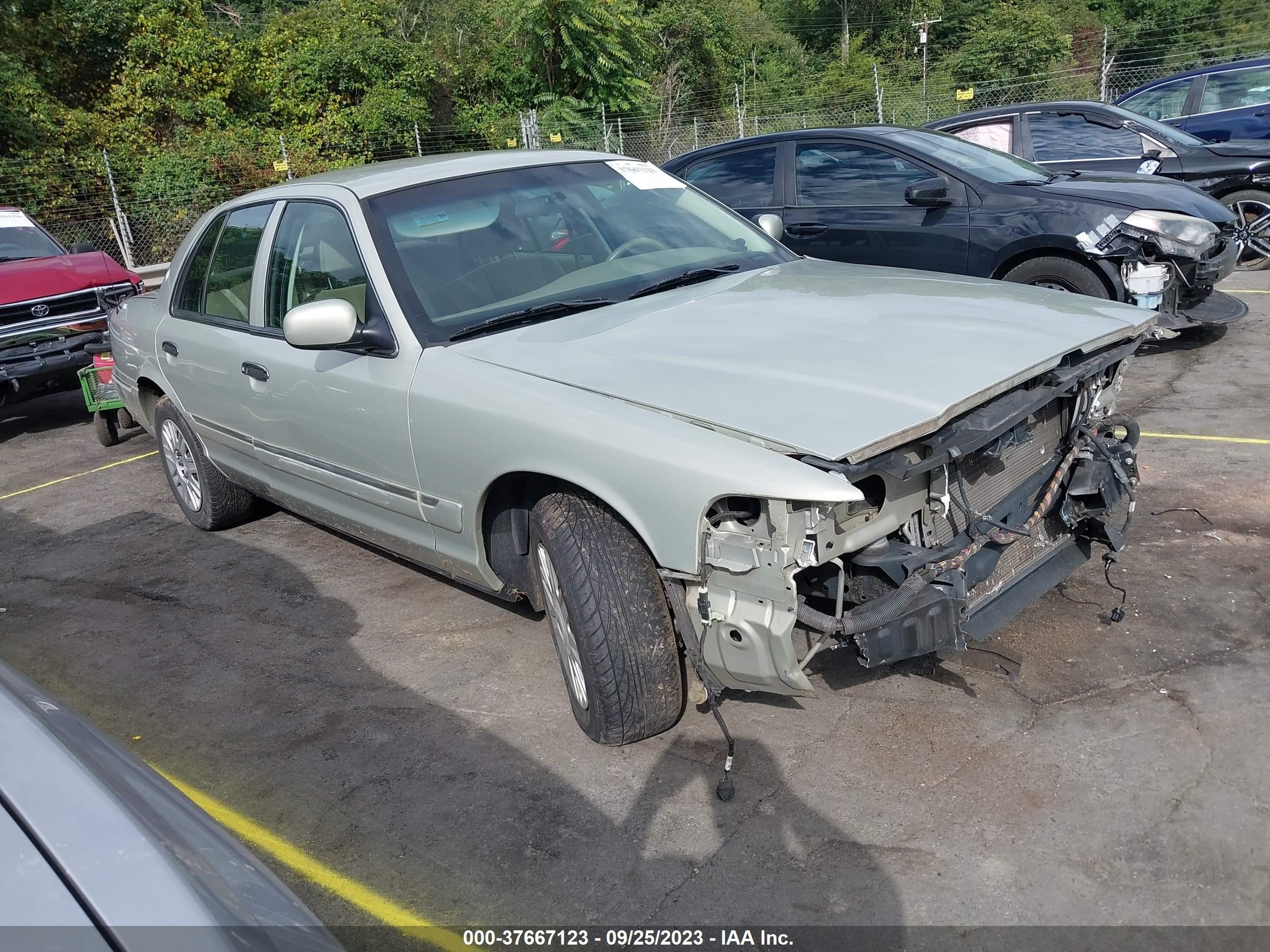 MERCURY GRAND MARQUIS 2005 2mefm74w95x664181