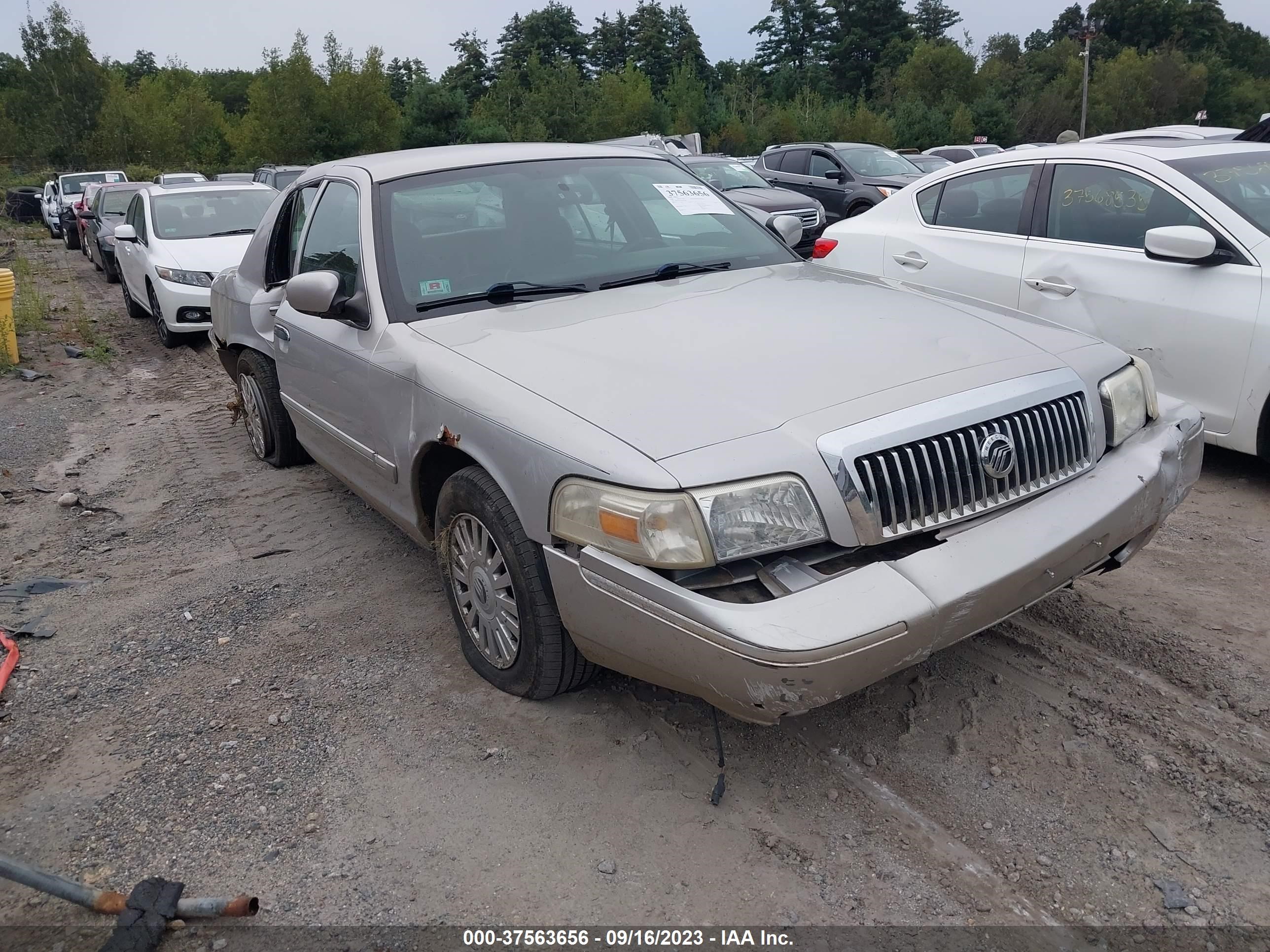 MERCURY GRAND MARQUIS 2008 2mefm75v98x630266