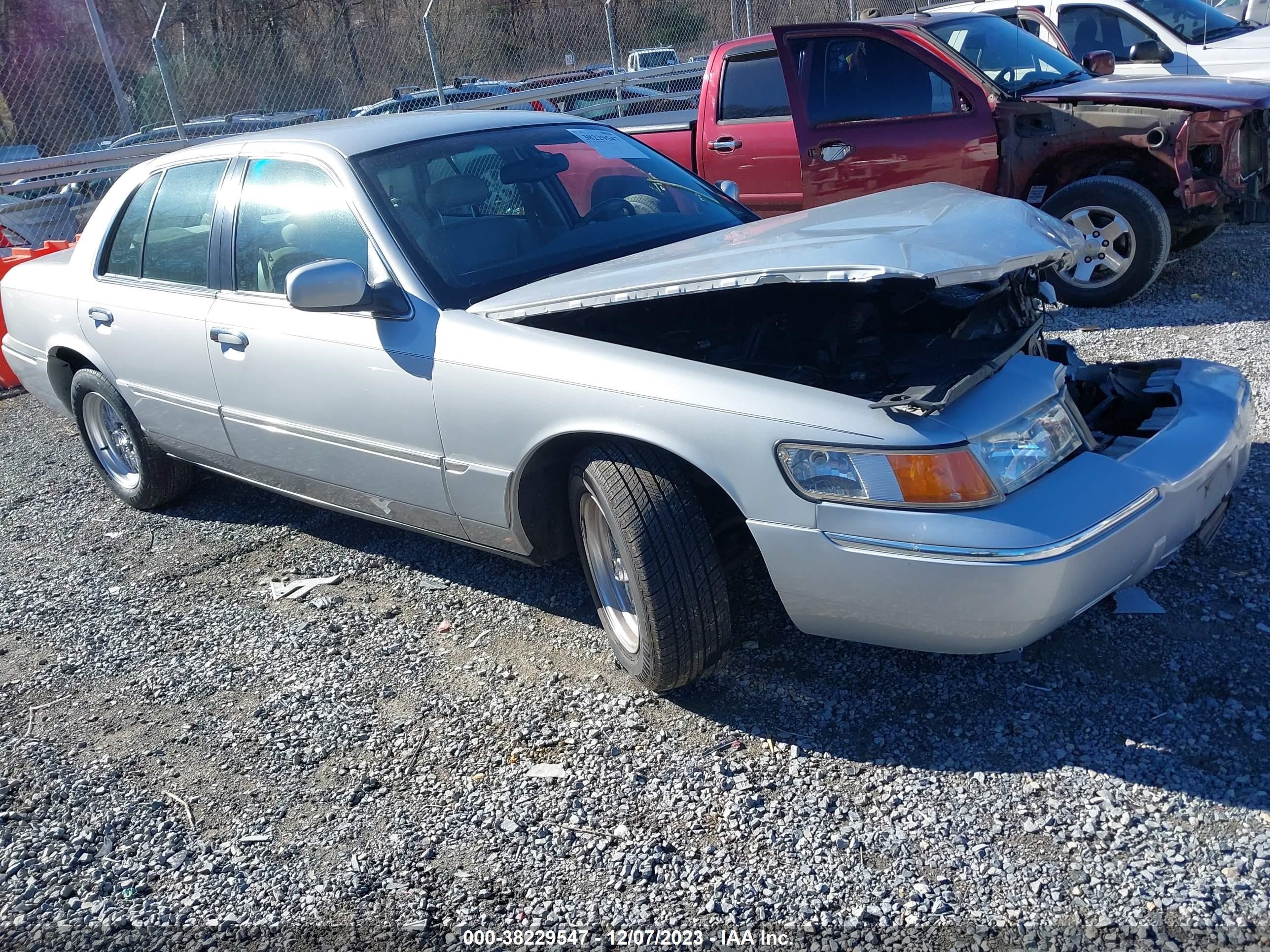 MERCURY GRAND MARQUIS 2002 2mefm75w52x608796