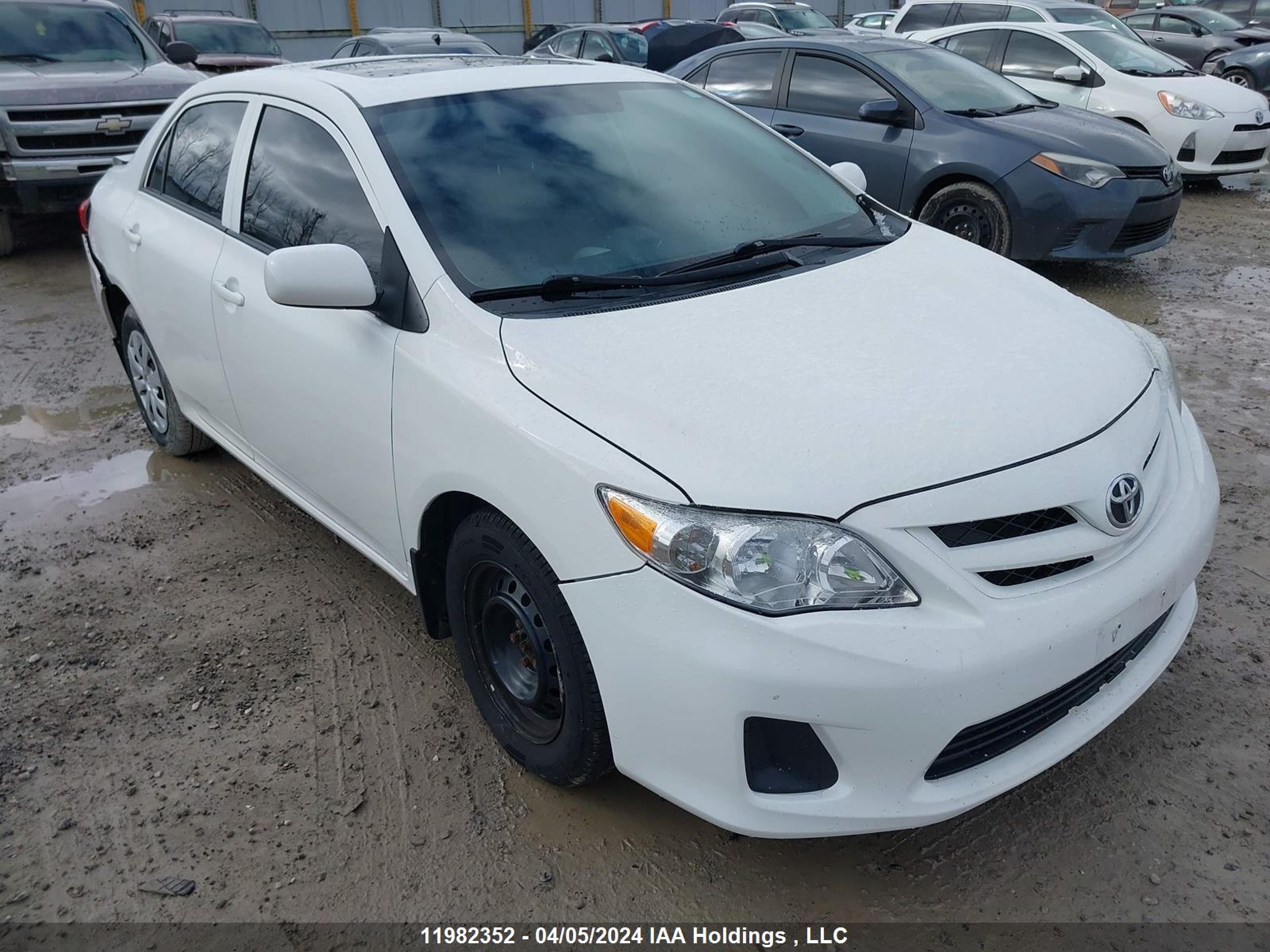 TOYOTA COROLLA 2013 2t1bu4ee2dc112982