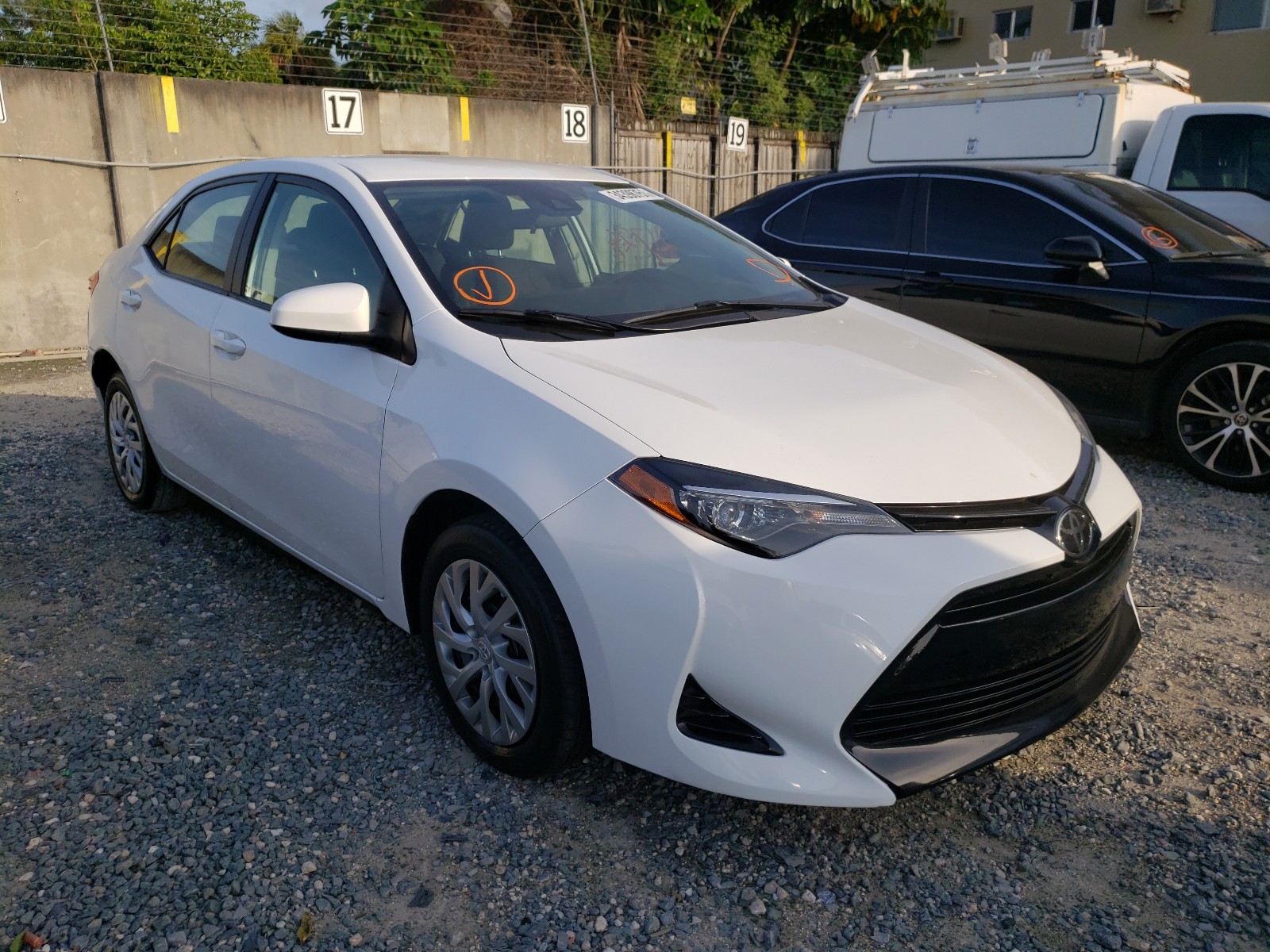 TOYOTA COROLLA L 2018 2t1burhe5jc102502