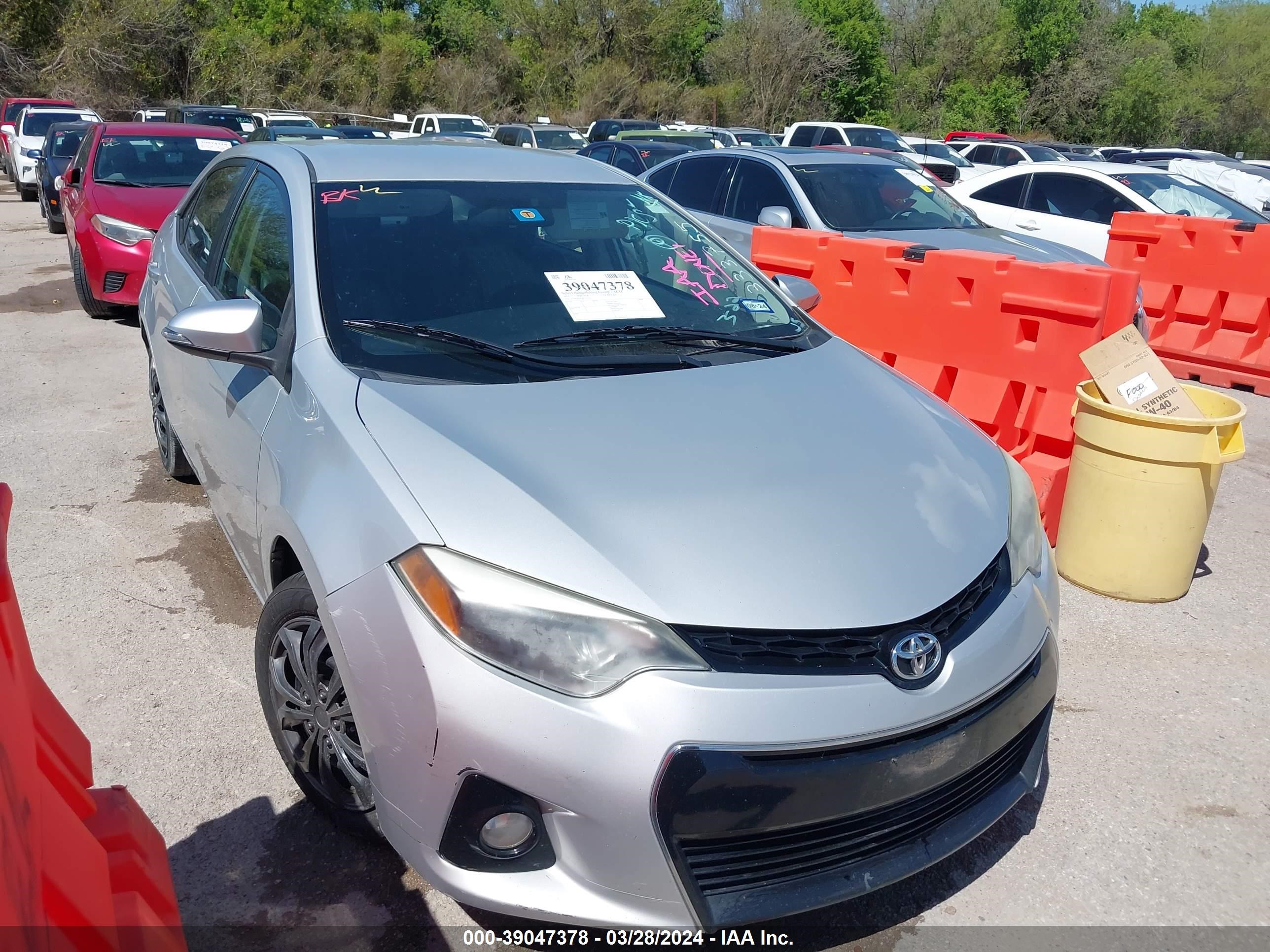 TOYOTA COROLLA 2015 2t1burhe6fc333755