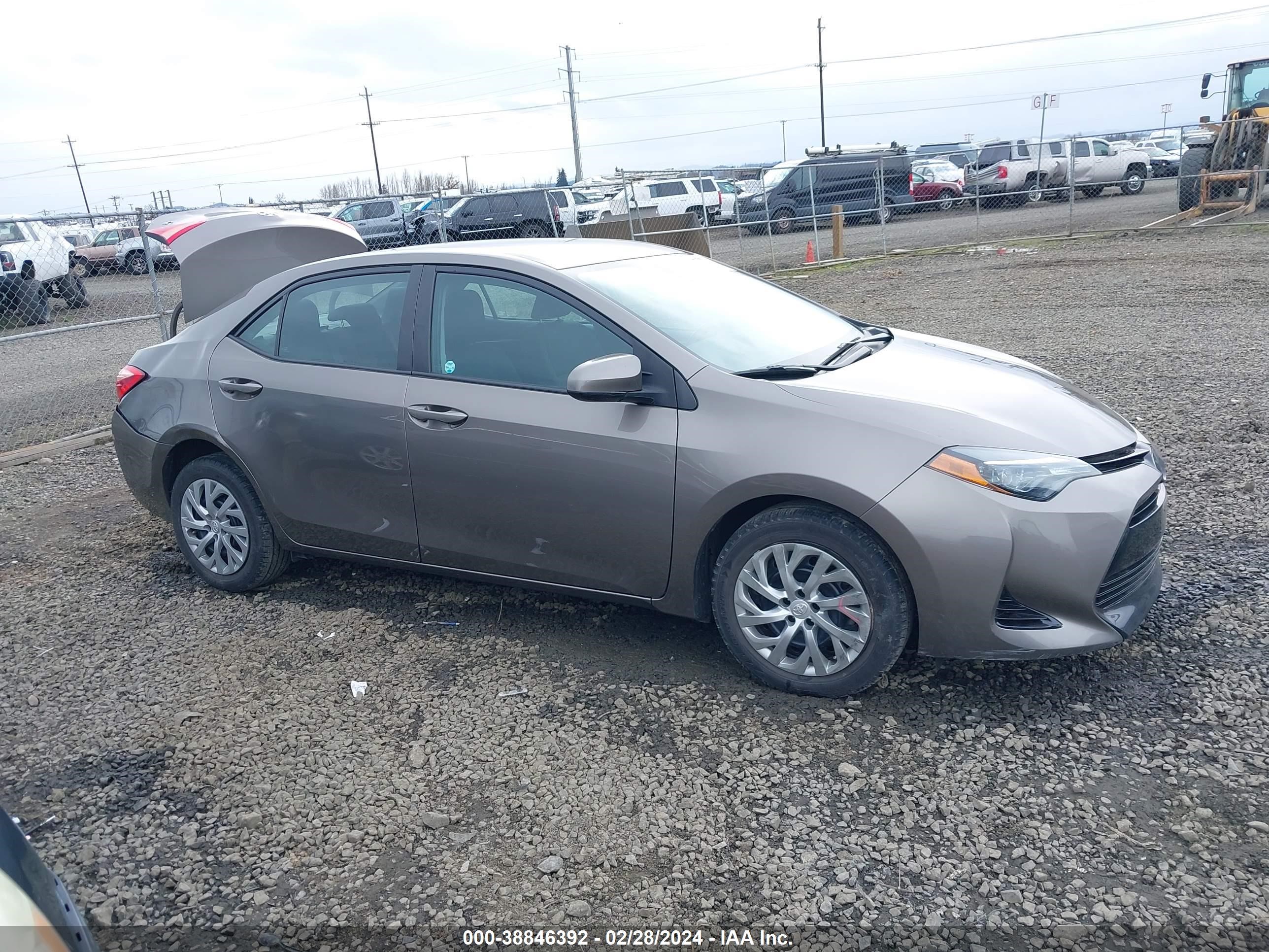 TOYOTA COROLLA 2018 2t1burhe7jc118927