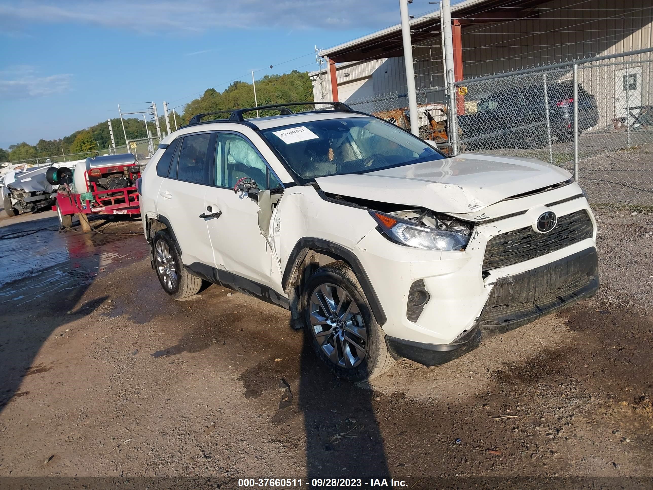 TOYOTA RAV 4 2021 2t3a1rfv5mw157663