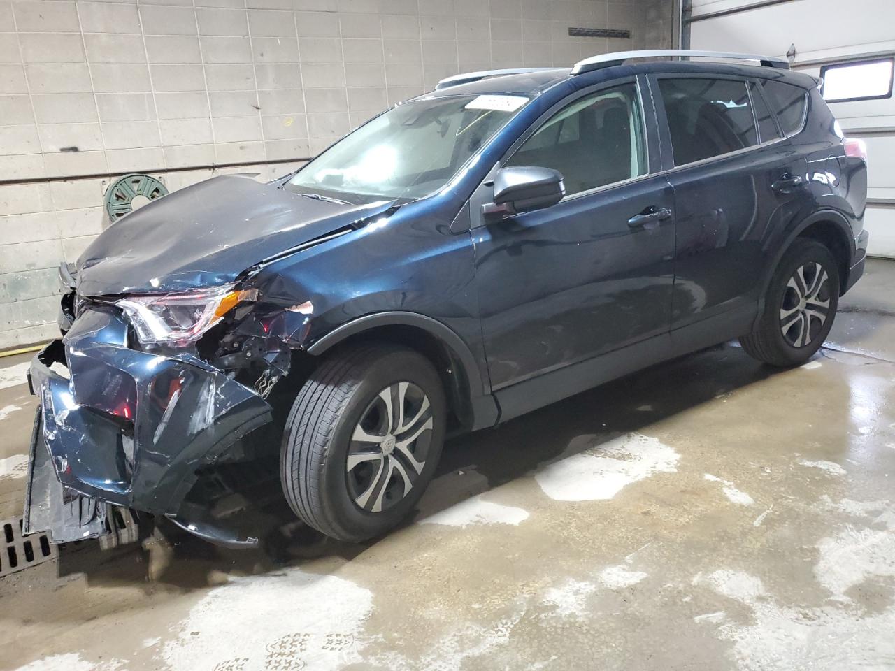 TOYOTA RAV 4 2017 2t3bfrev0hw659249