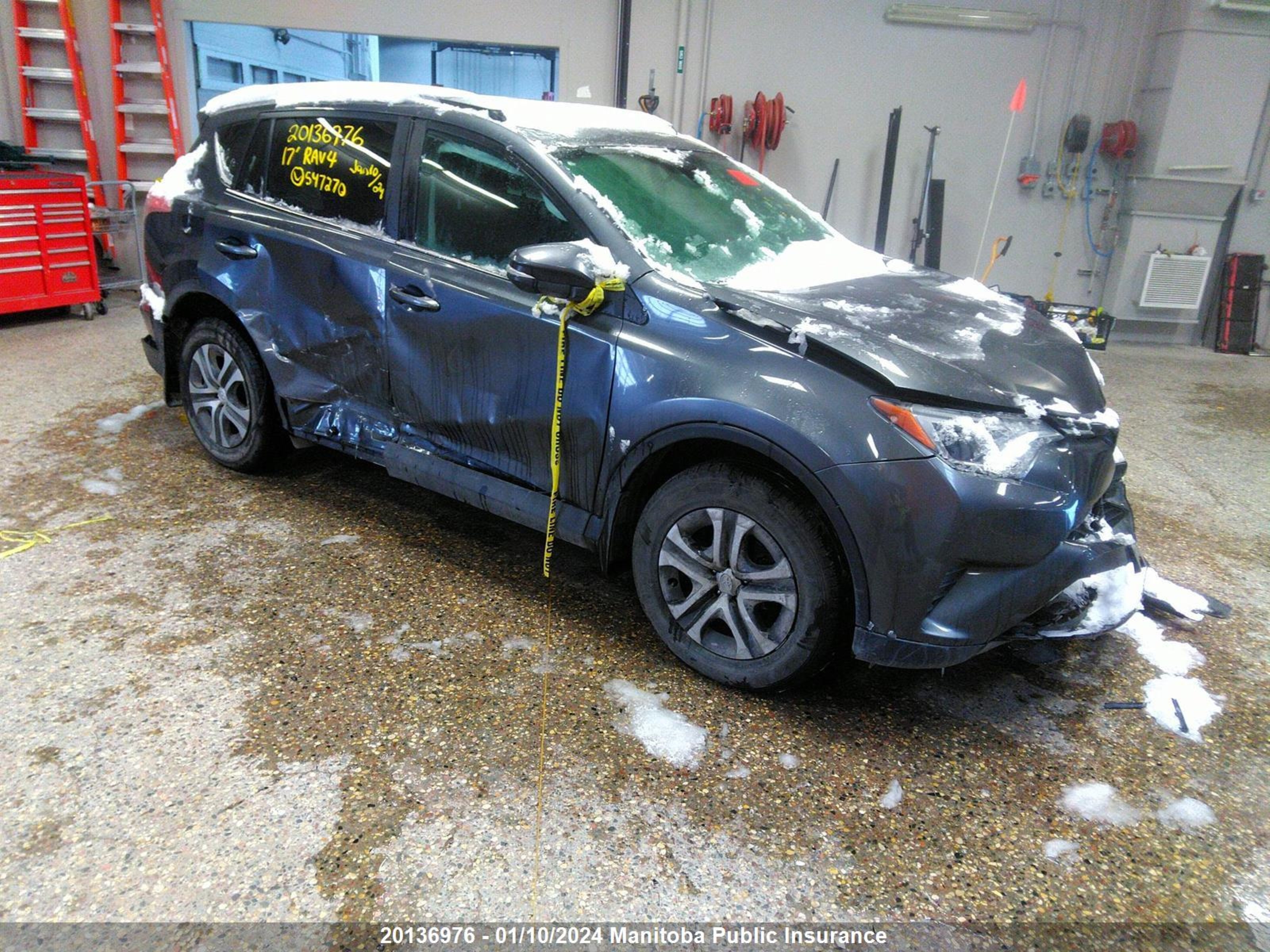 TOYOTA RAV 4 2017 2t3bfrev1hw547270