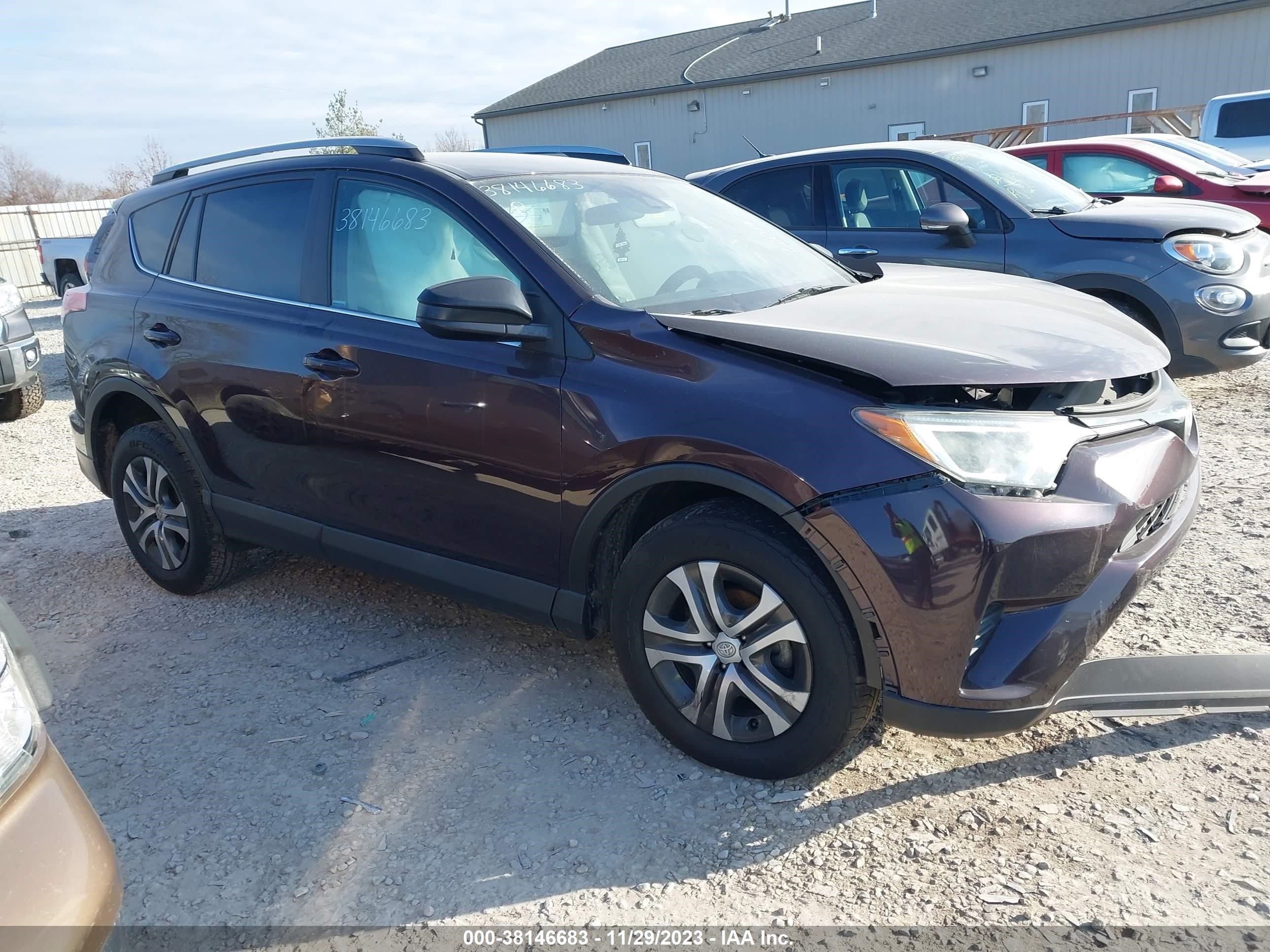 TOYOTA RAV 4 2017 2t3bfrev1hw660197