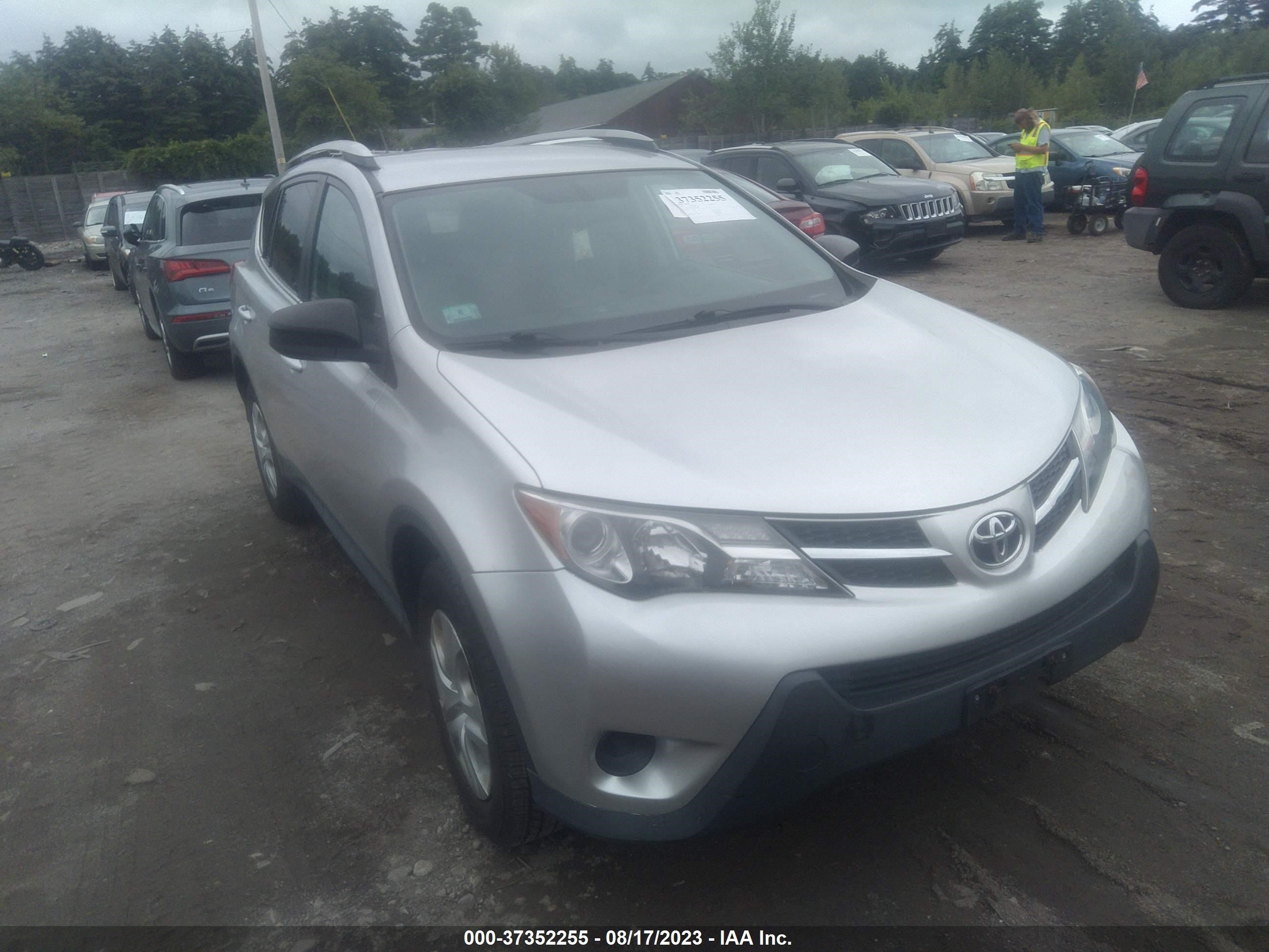 TOYOTA RAV 4 2015 2t3bfrev3fw236694