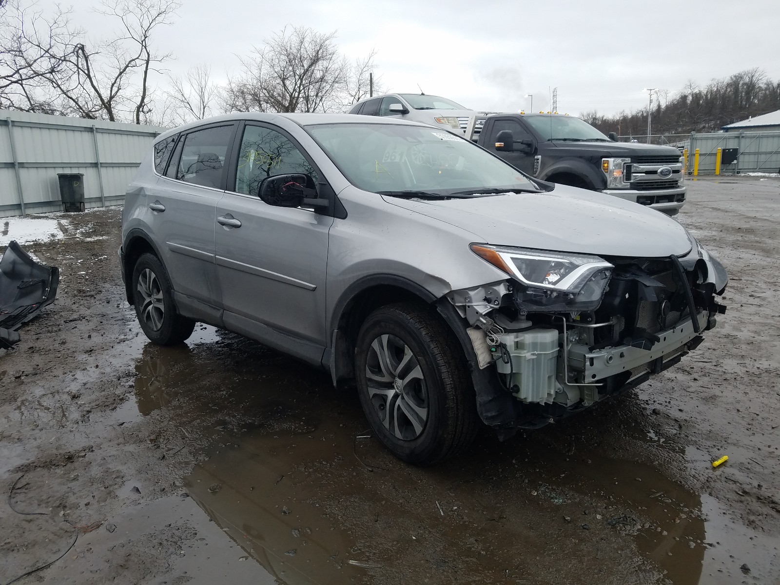 TOYOTA RAV4 LE 2018 2t3bfrev3jw724360