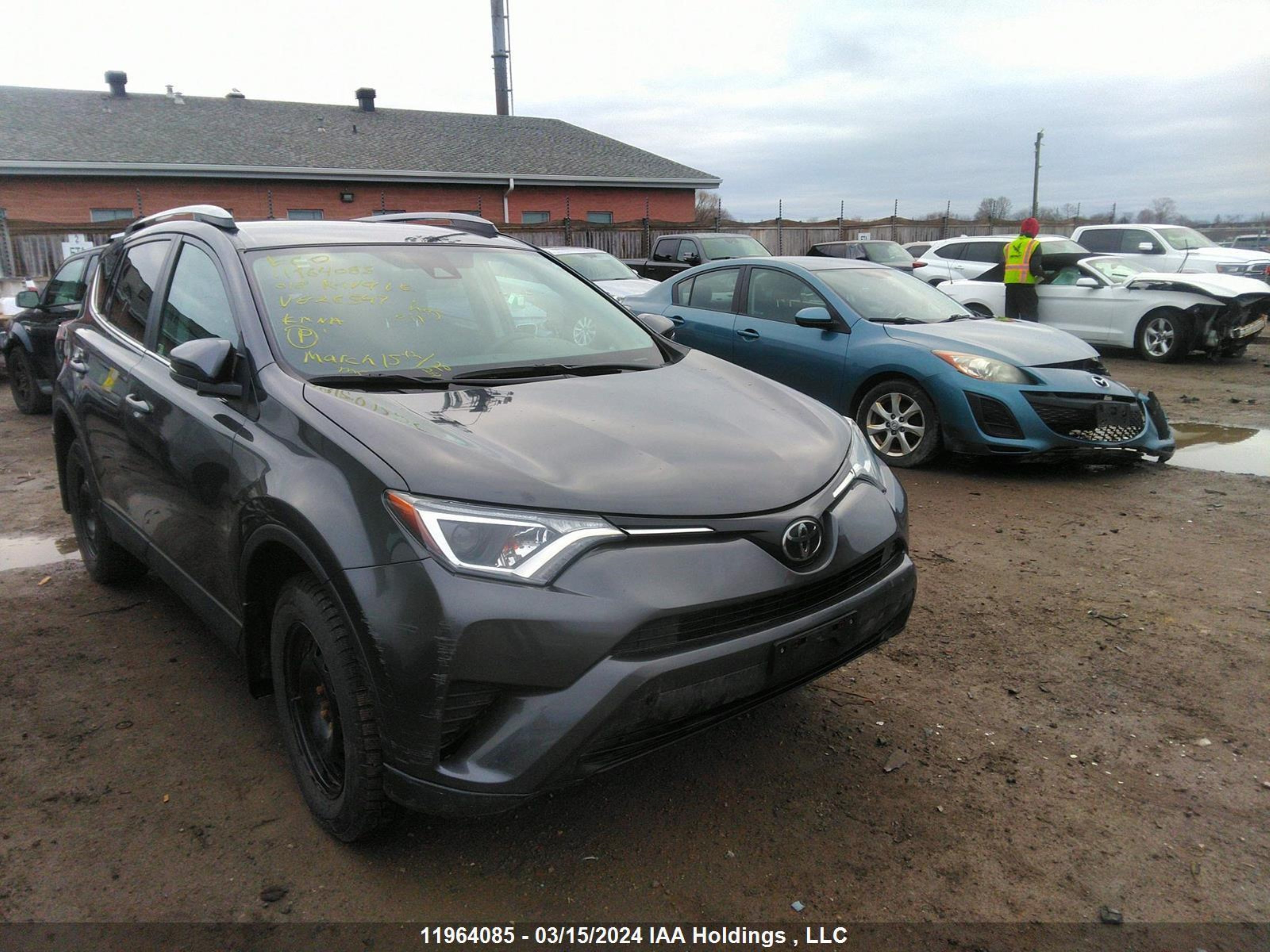 TOYOTA RAV 4 2018 2t3bfrev3jw826547