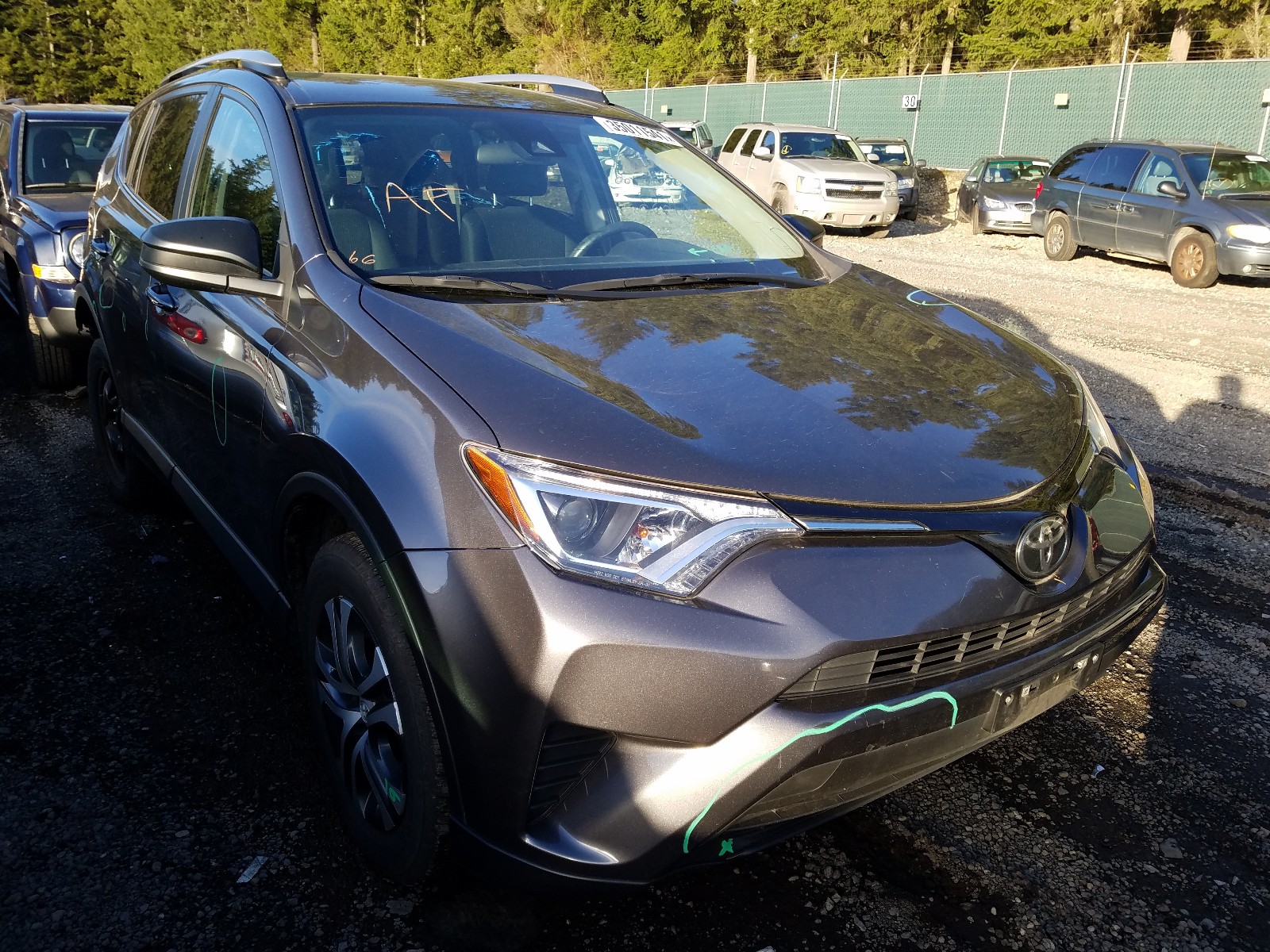 TOYOTA RAV4 LE 2017 2t3bfrev7hw573162