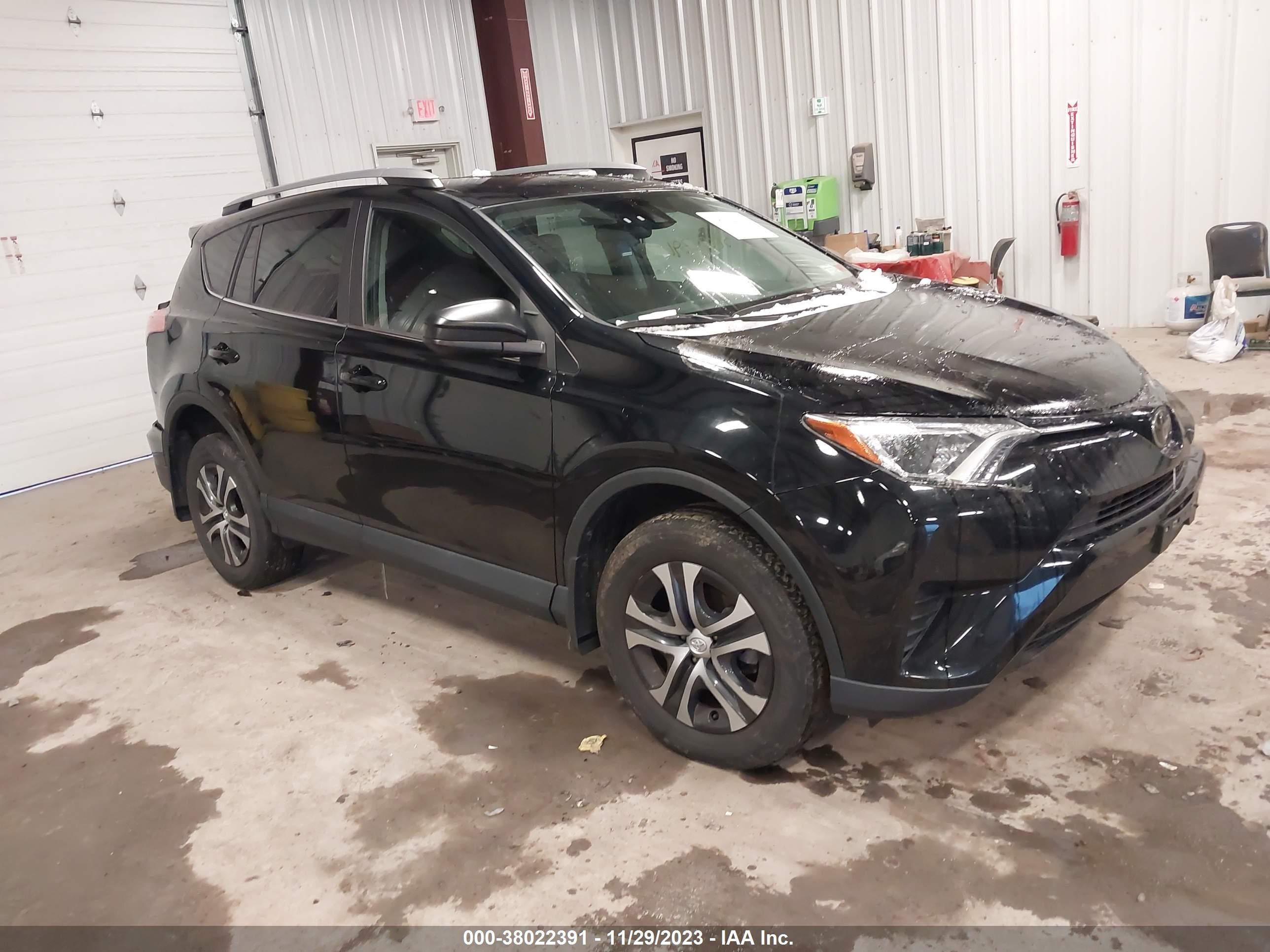 TOYOTA RAV 4 2018 2t3bfrev8jw775272