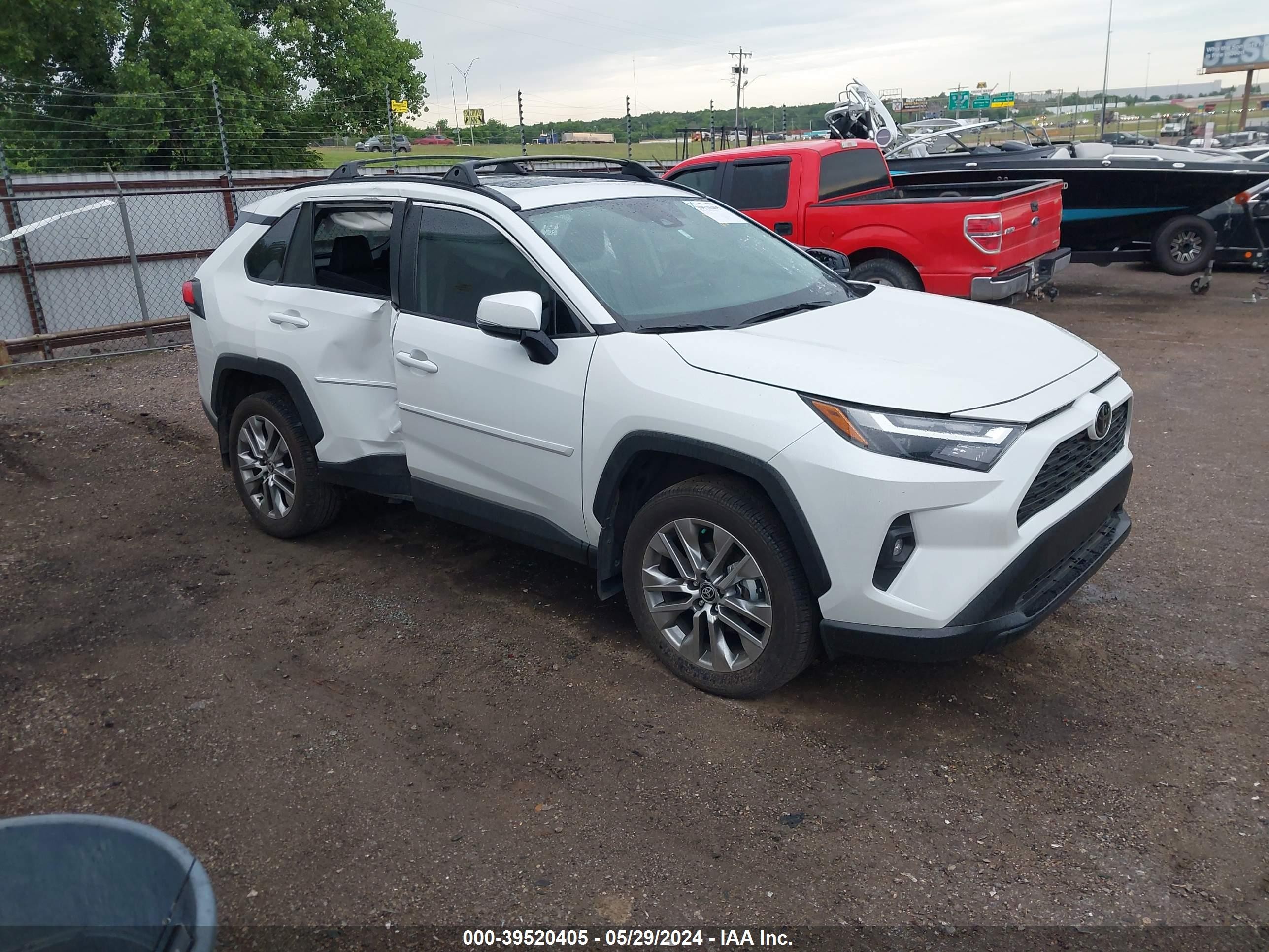 TOYOTA RAV 4 2023 2t3c1rfv6pw267179