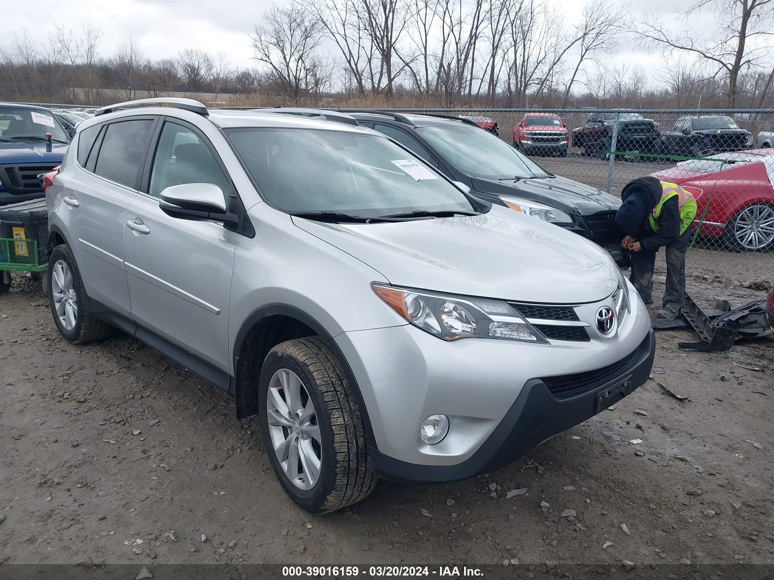 TOYOTA RAV 4 2015 2t3dfrev3fw285726