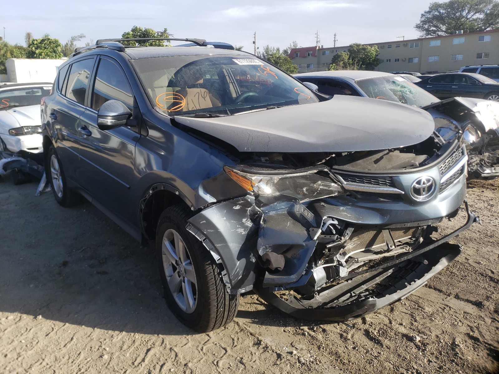 TOYOTA RAV4 XLE 2013 2t3rfrev2dw020444