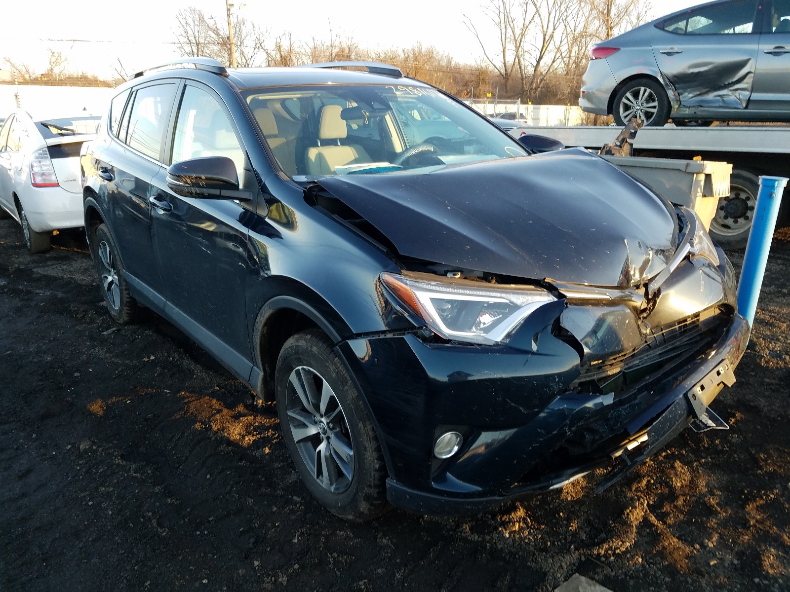 TOYOTA RAV4 XLE 2017 2t3rfrev2hw600265