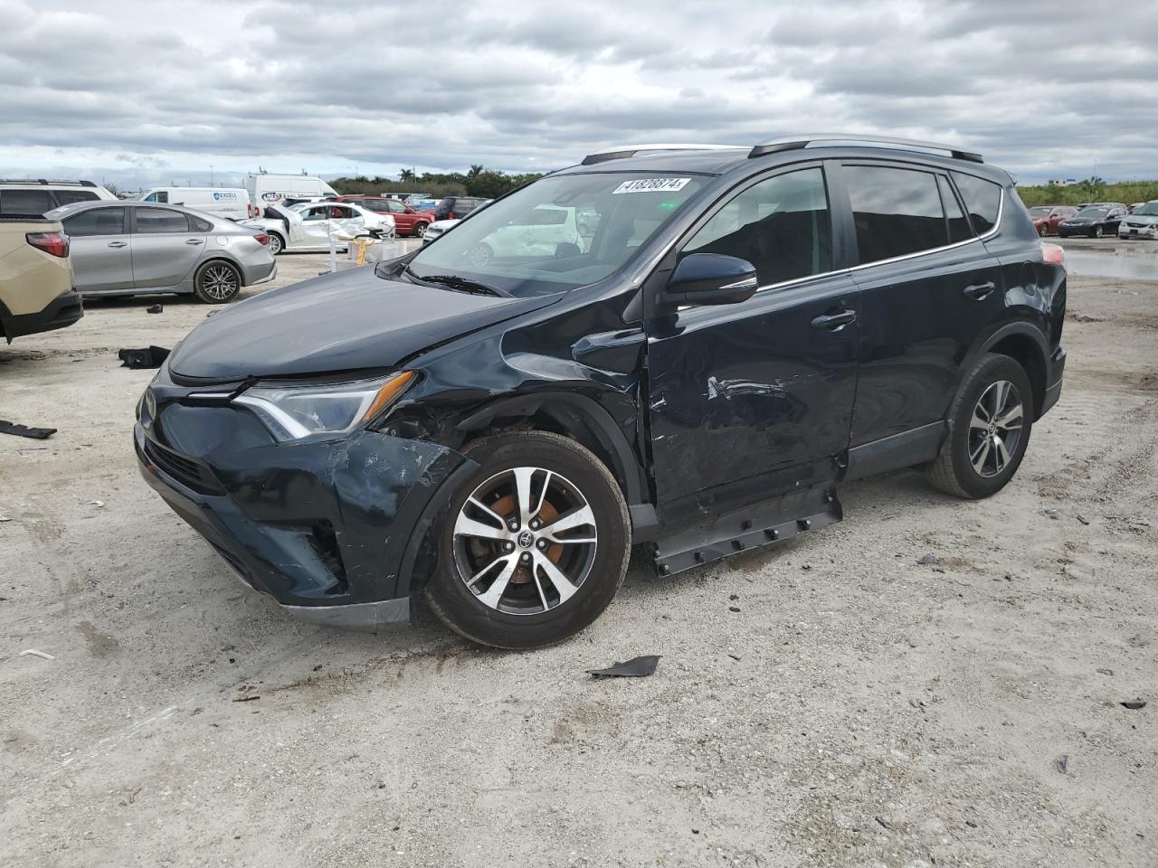 TOYOTA RAV 4 2017 2t3rfrev3hw659048