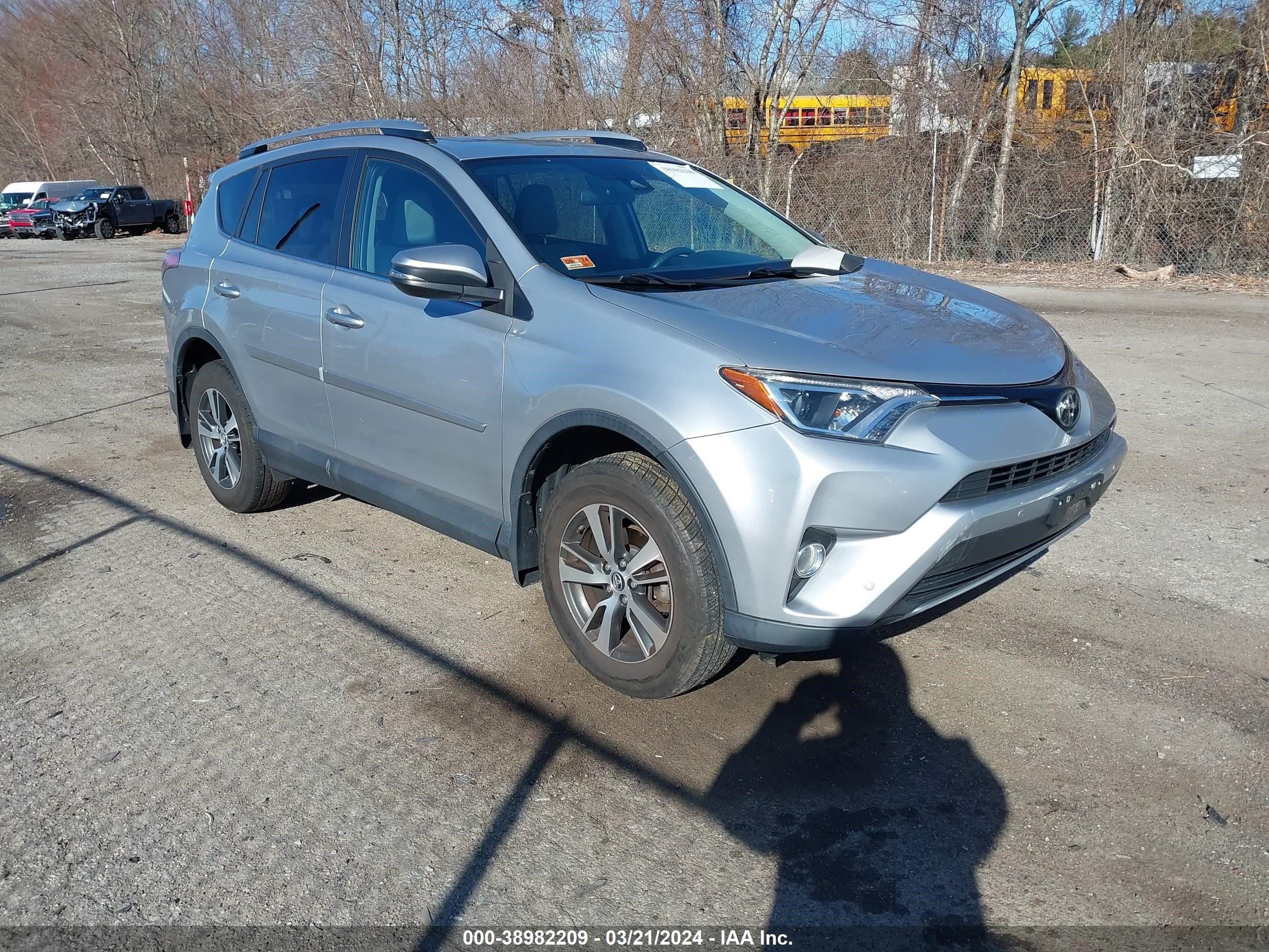 TOYOTA RAV 4 2017 2t3rfrev4hw635387