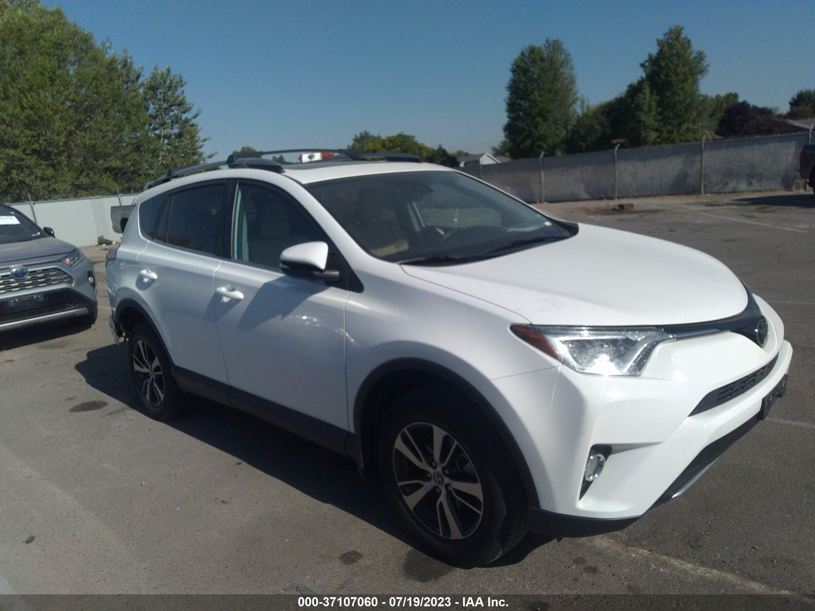 TOYOTA RAV 4 2017 2t3rfrev5hw687188