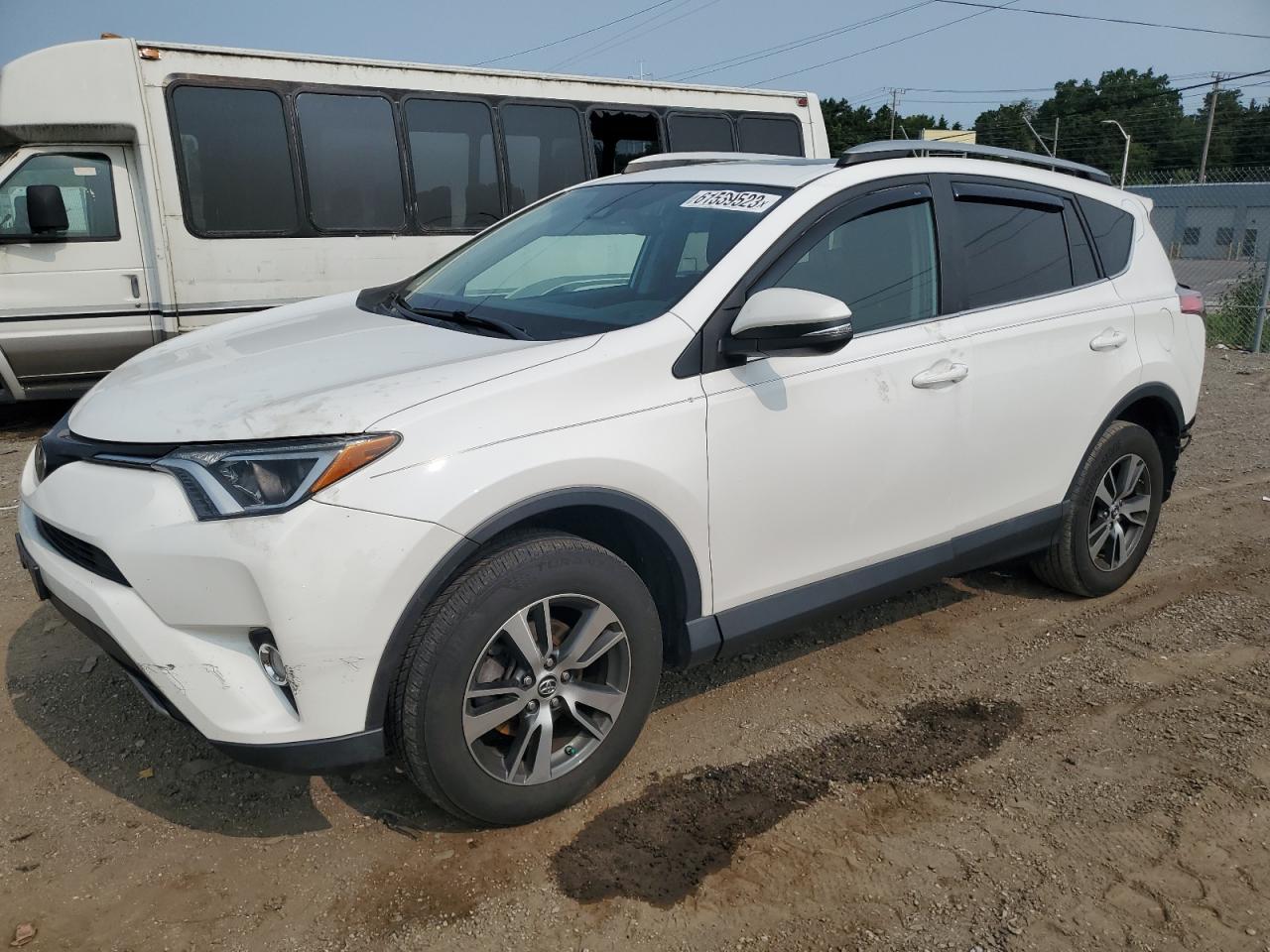 TOYOTA RAV 4 2017 2t3rfrev6hw563723