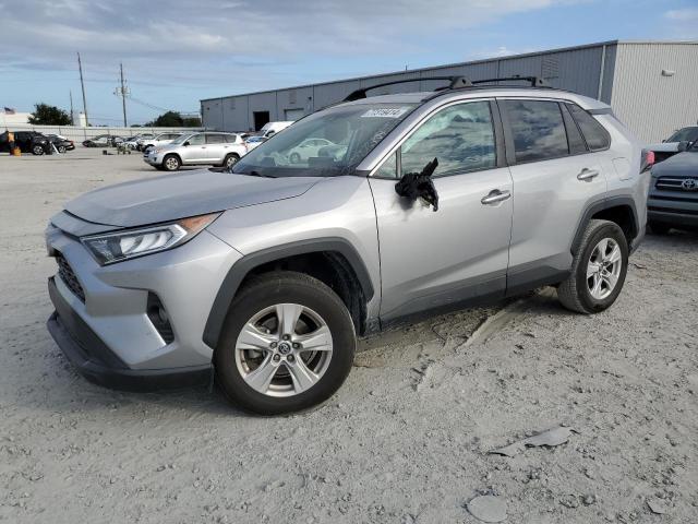 TOYOTA RAV4 XLE 2019 2t3w1rfv5kc029816