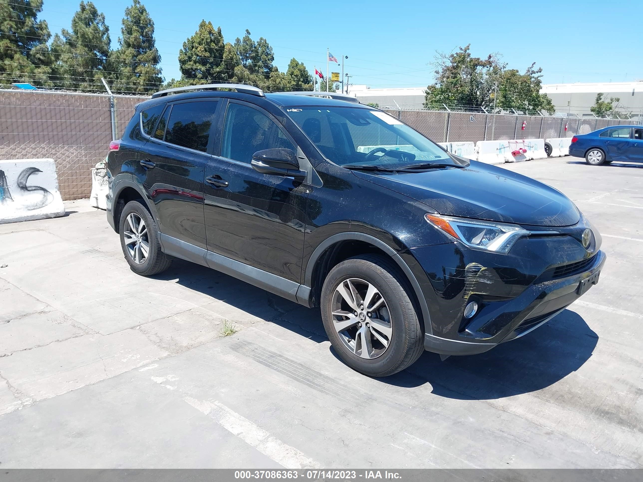 TOYOTA RAV 4 2018 2t3wfrev5jw413529