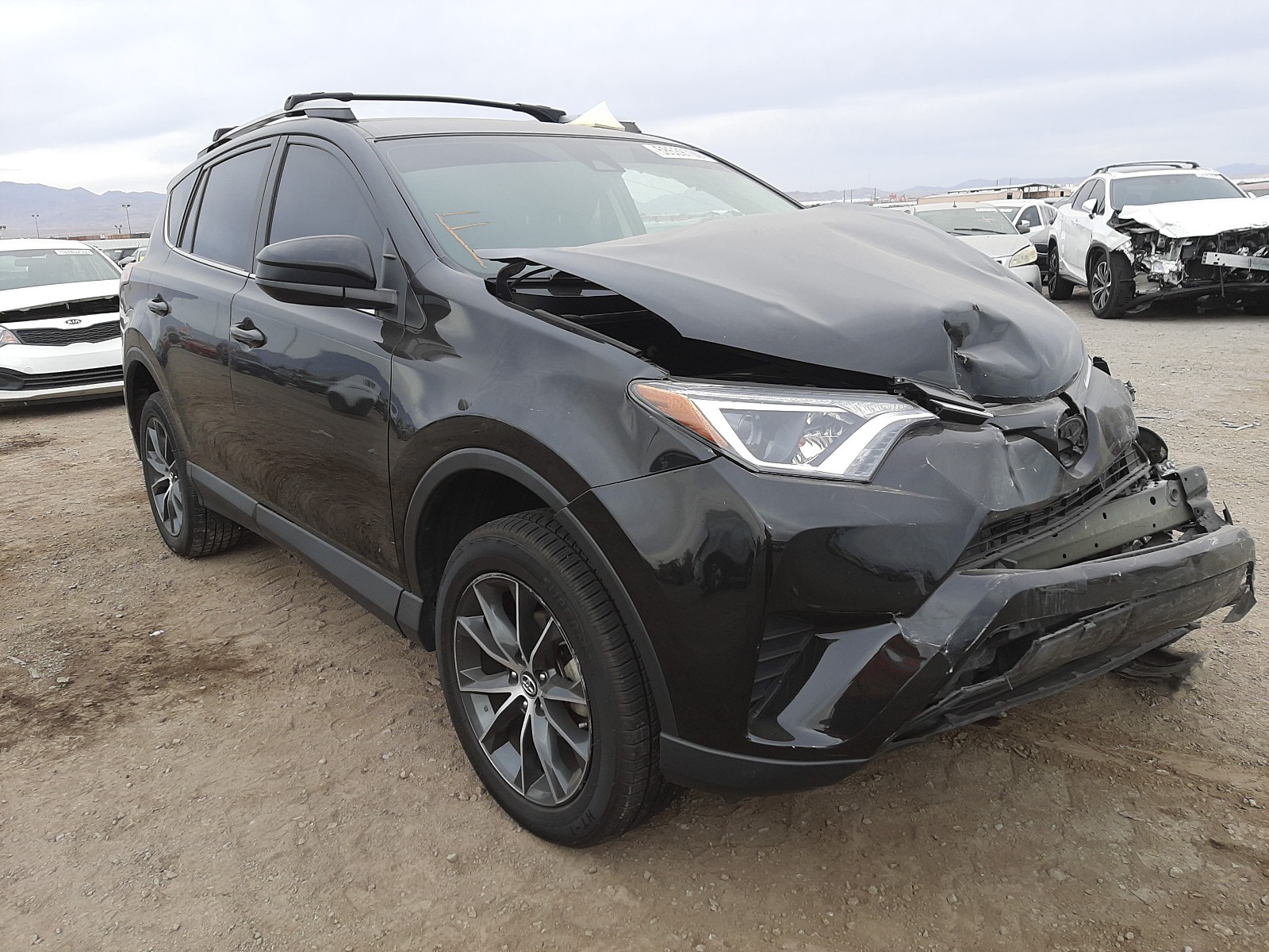 TOYOTA RAV4 LE 2018 2t3zfrev0jw424810