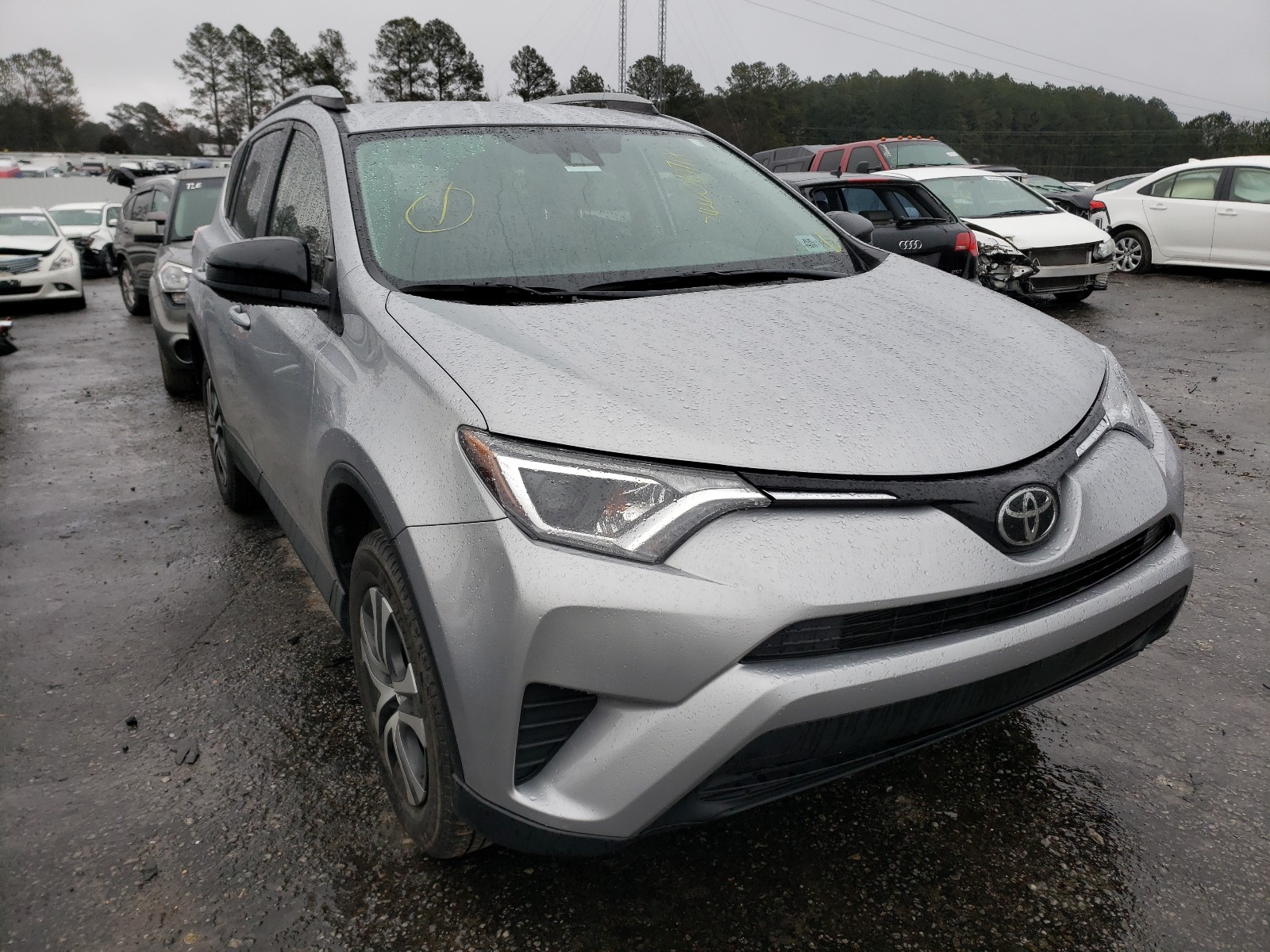 TOYOTA RAV4 LE 2017 2t3zfrev4hw357476