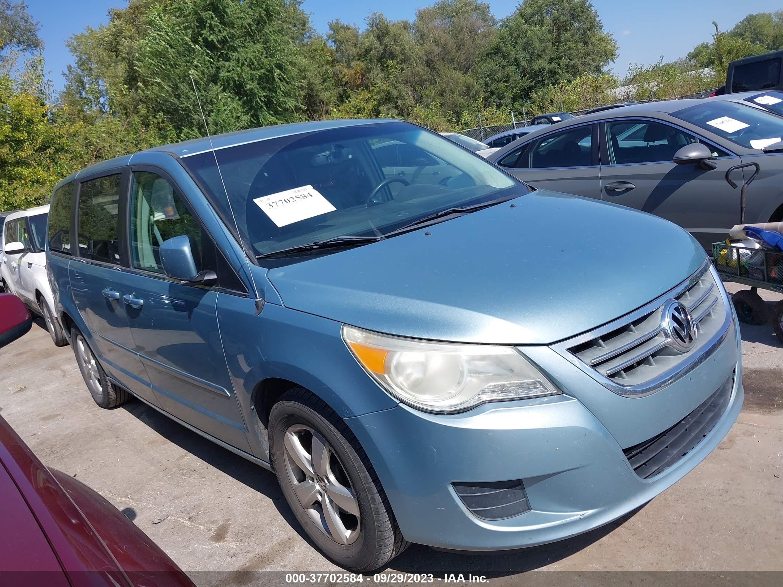 VOLKSWAGEN ROUTAN 2010 2v4rw3d11ar296203