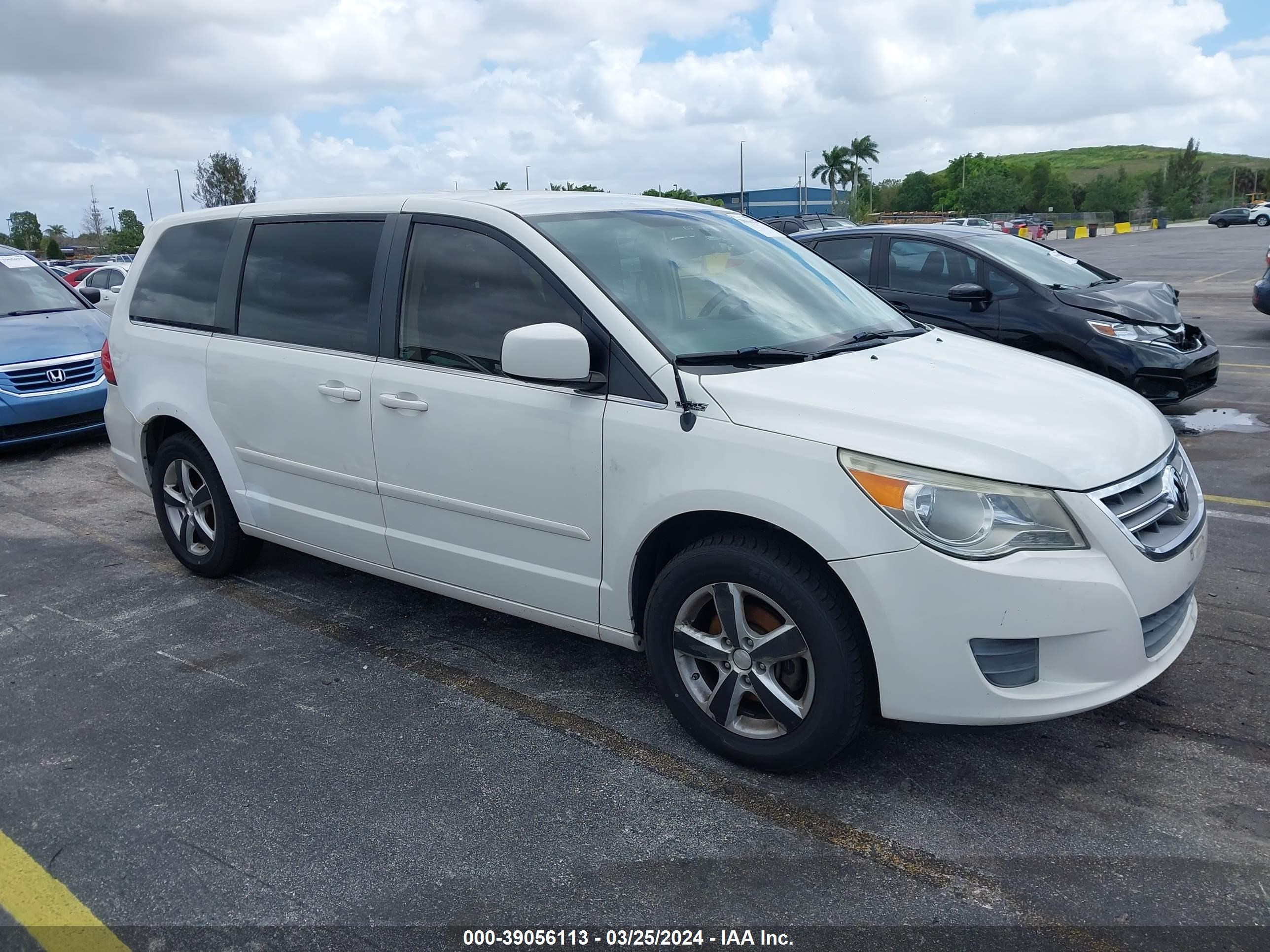 VOLKSWAGEN ROUTAN 2010 2v4rw3d11ar407803