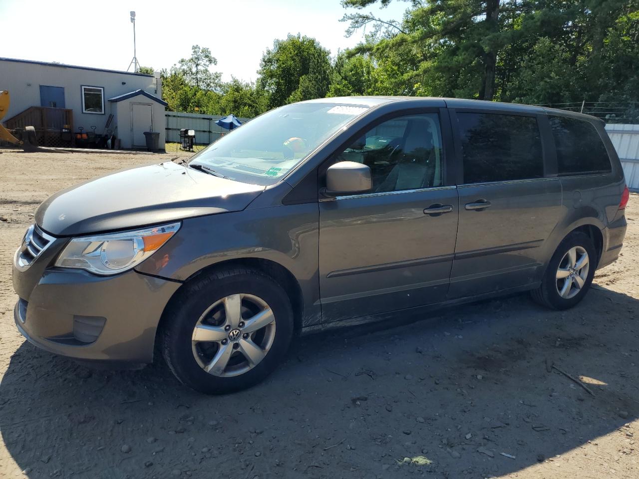 VOLKSWAGEN ROUTAN 2010 2v4rw3d14ar395596