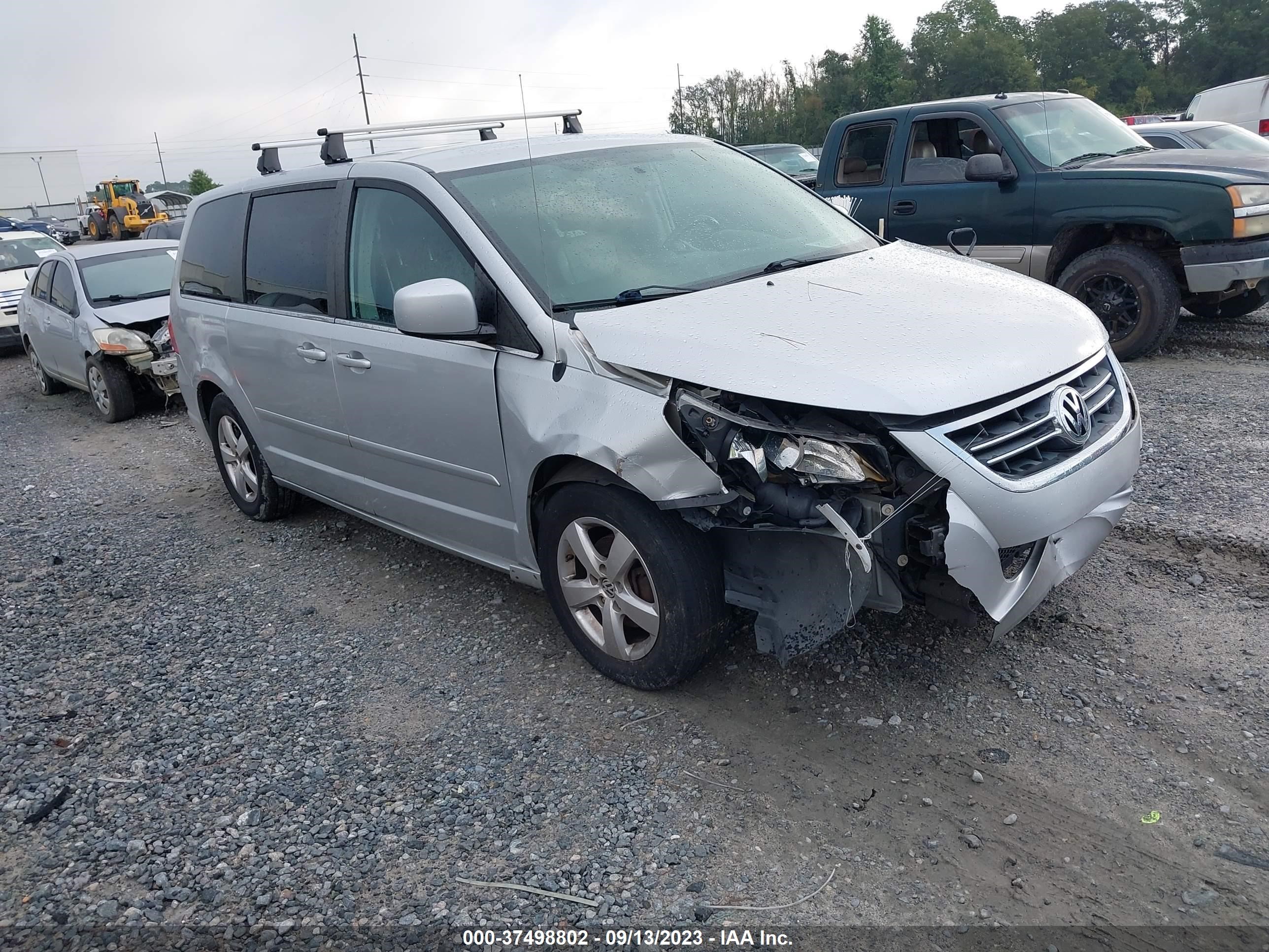 VOLKSWAGEN ROUTAN 2010 2v4rw3d17ar138402