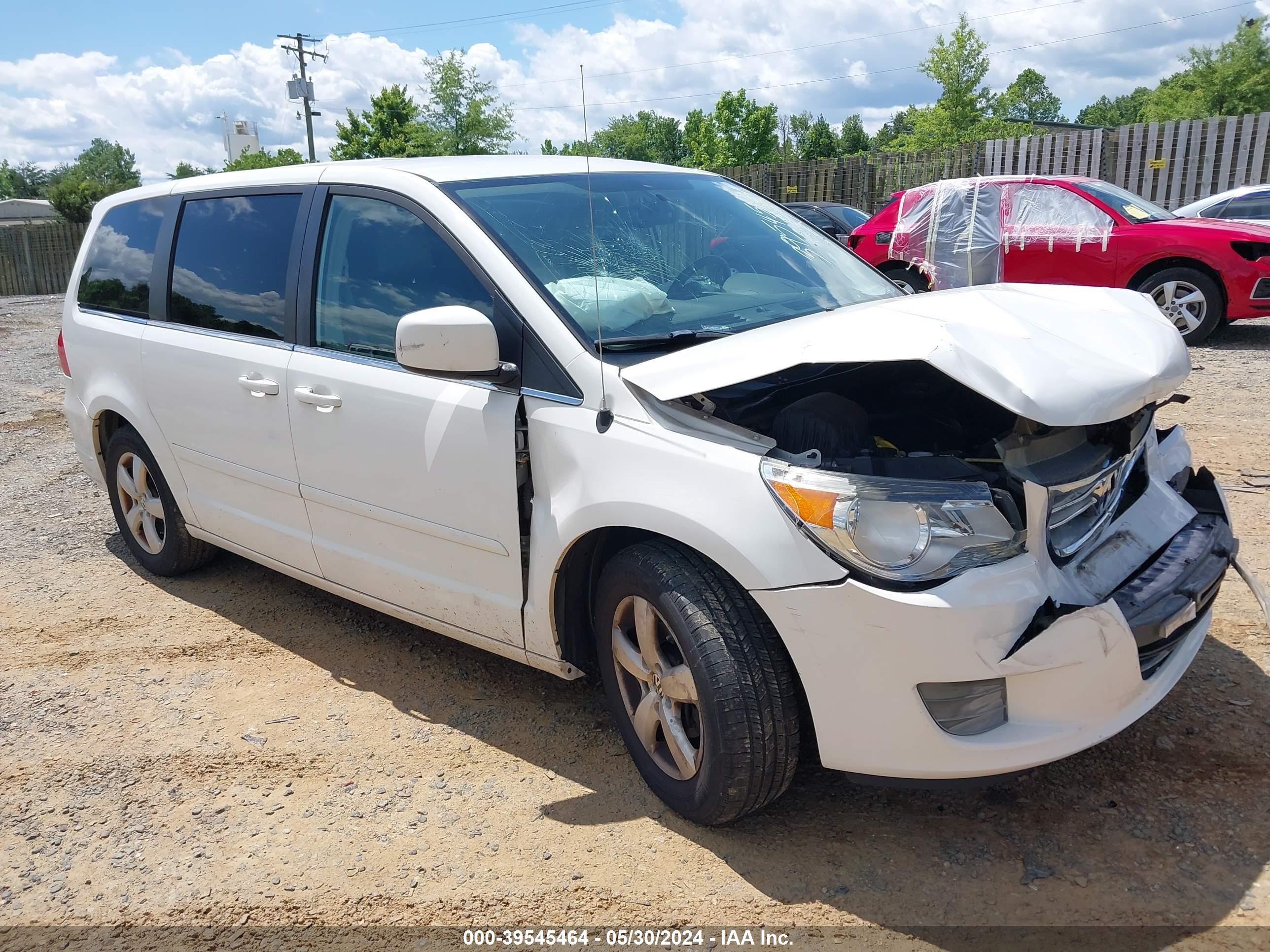 VOLKSWAGEN ROUTAN 2010 2v4rw3d17ar393163