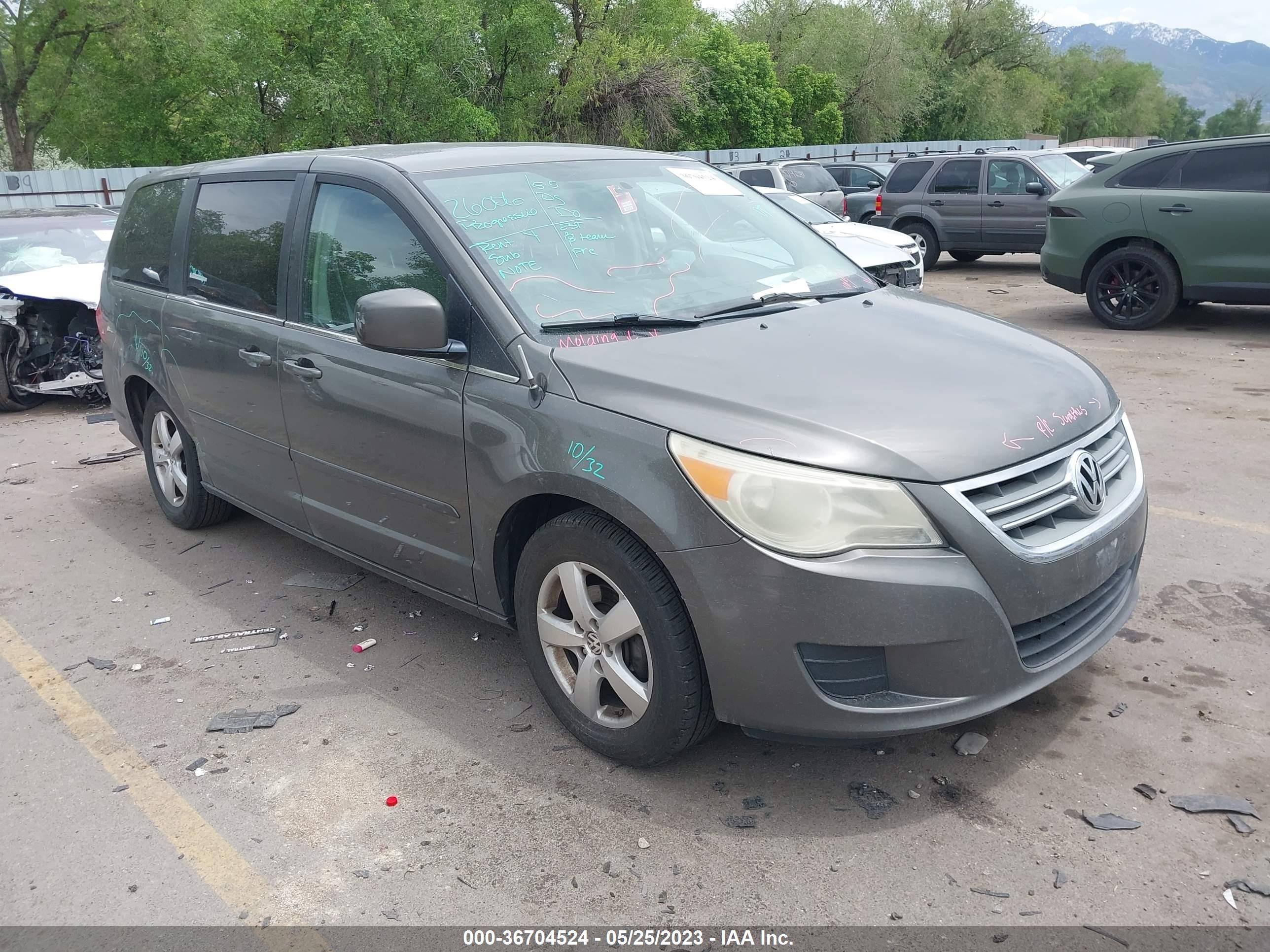 VOLKSWAGEN ROUTAN 2010 2v4rw3d1xar236601