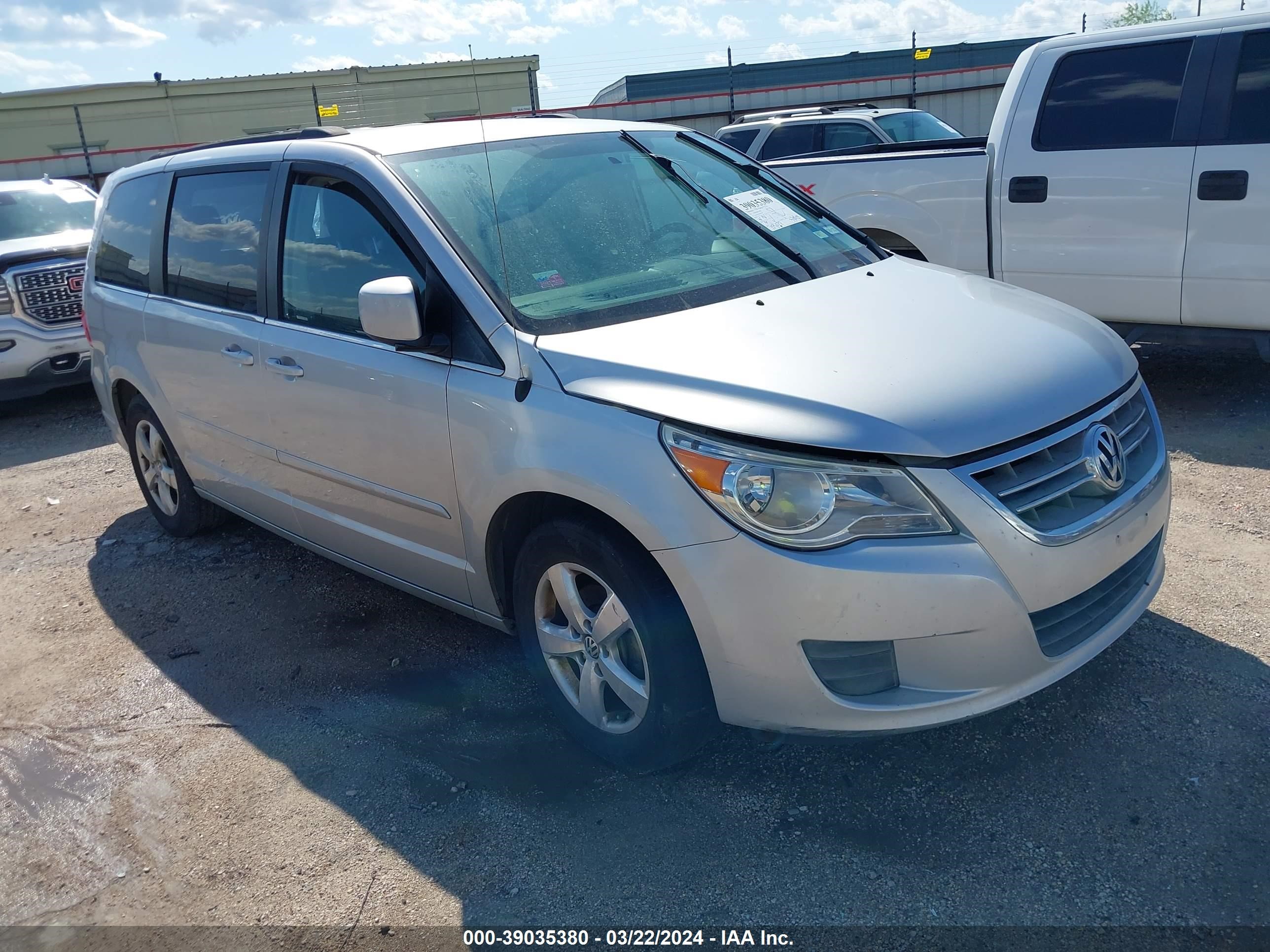 VOLKSWAGEN ROUTAN 2011 2v4rw3dg3br626204