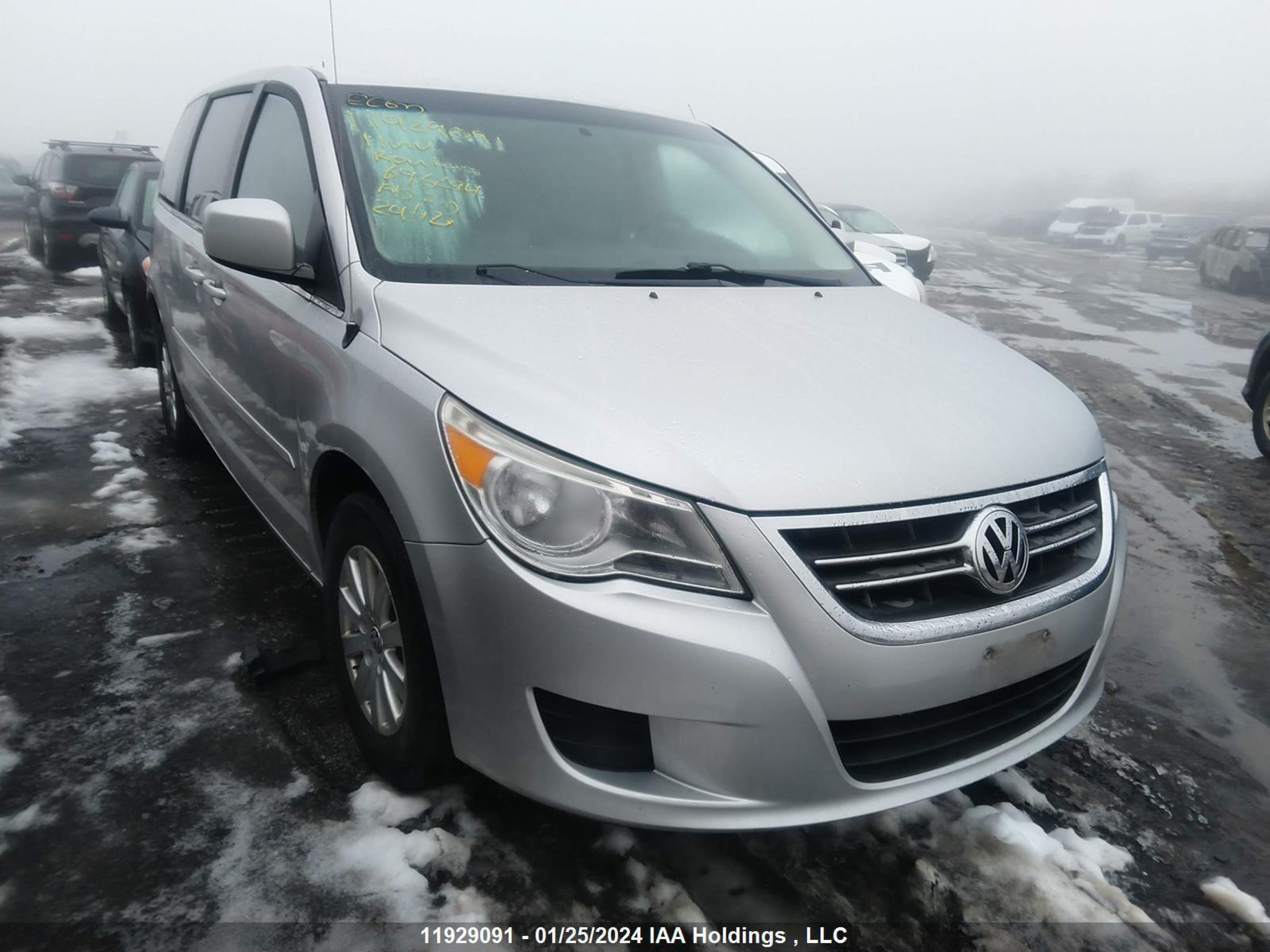 VOLKSWAGEN ROUTAN 2011 2v4rw3dg6br696294