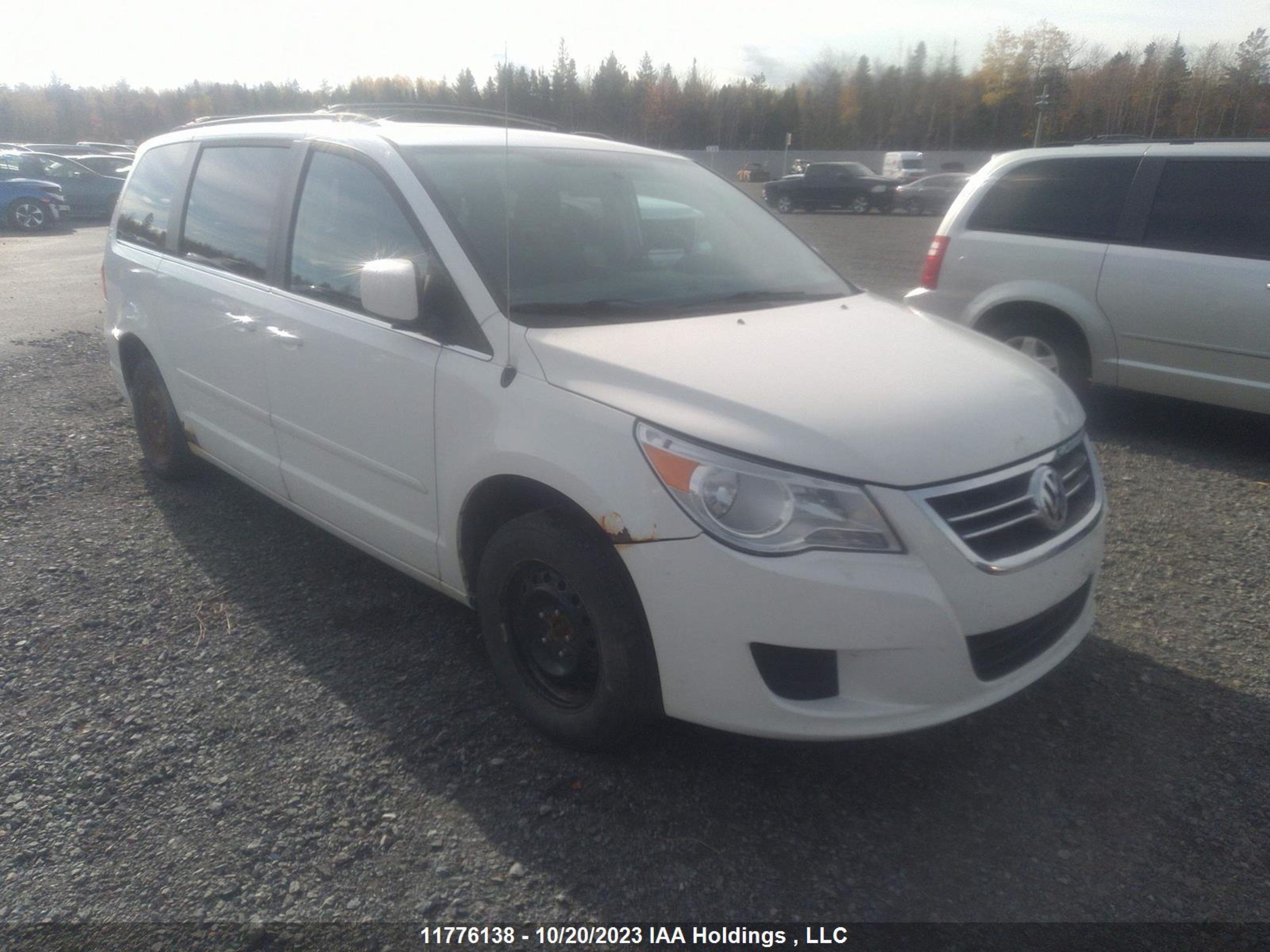 VOLKSWAGEN ROUTAN 2010 2v4rw3dx1ar222123