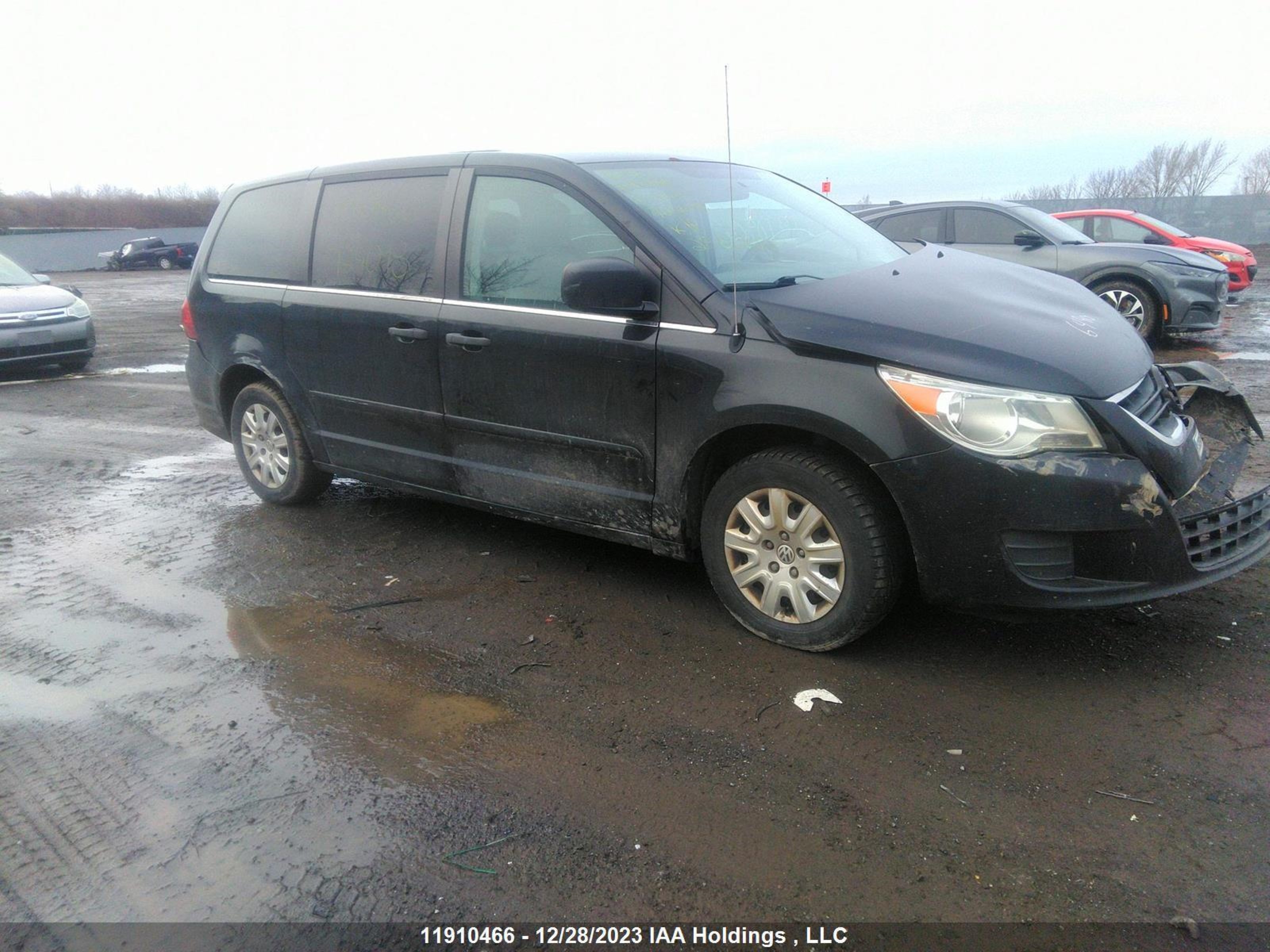 VOLKSWAGEN ROUTAN 2011 2v4rw4dg8br724098