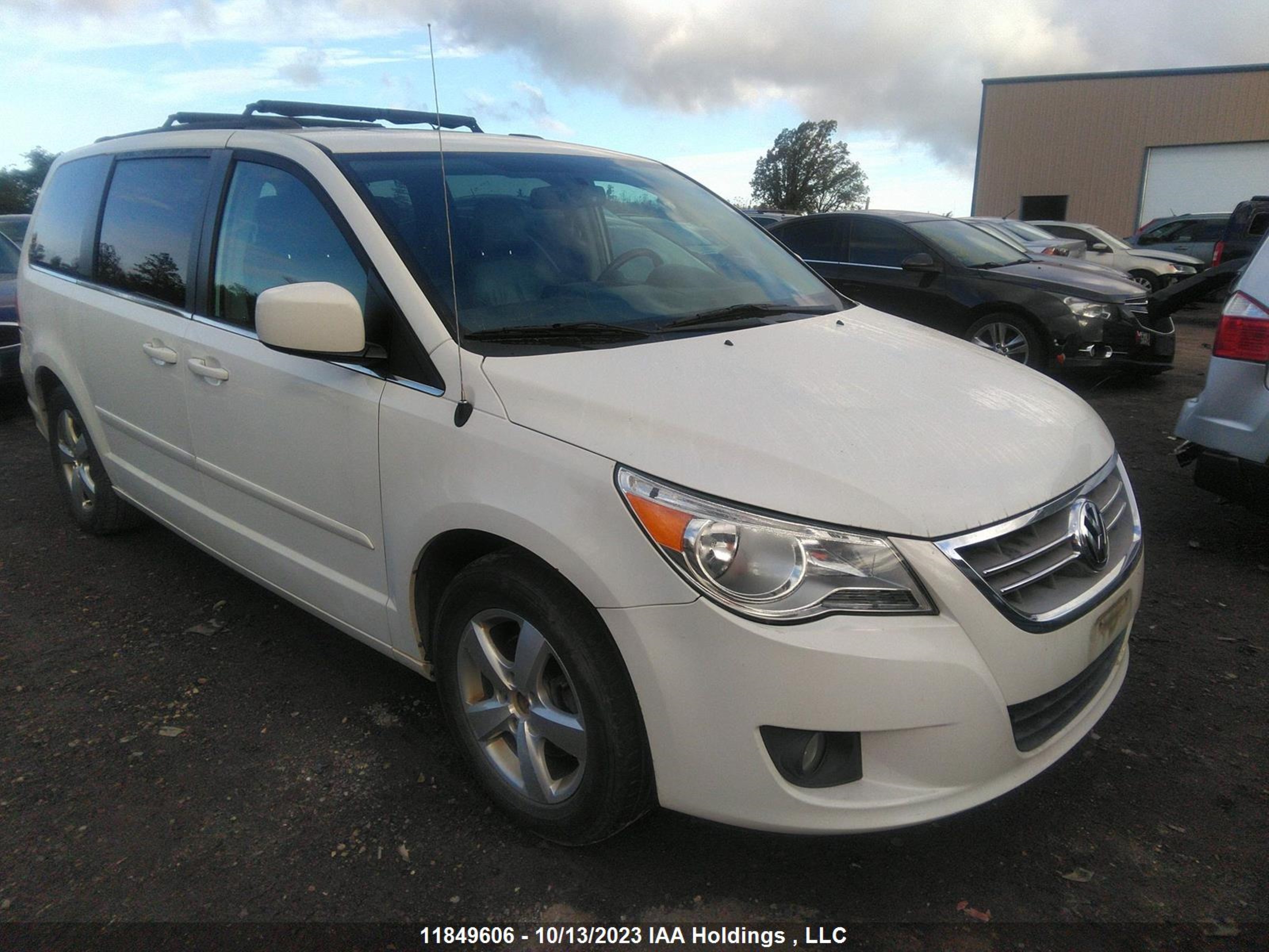 VOLKSWAGEN ROUTAN 2011 2v4rw5dg5br669471