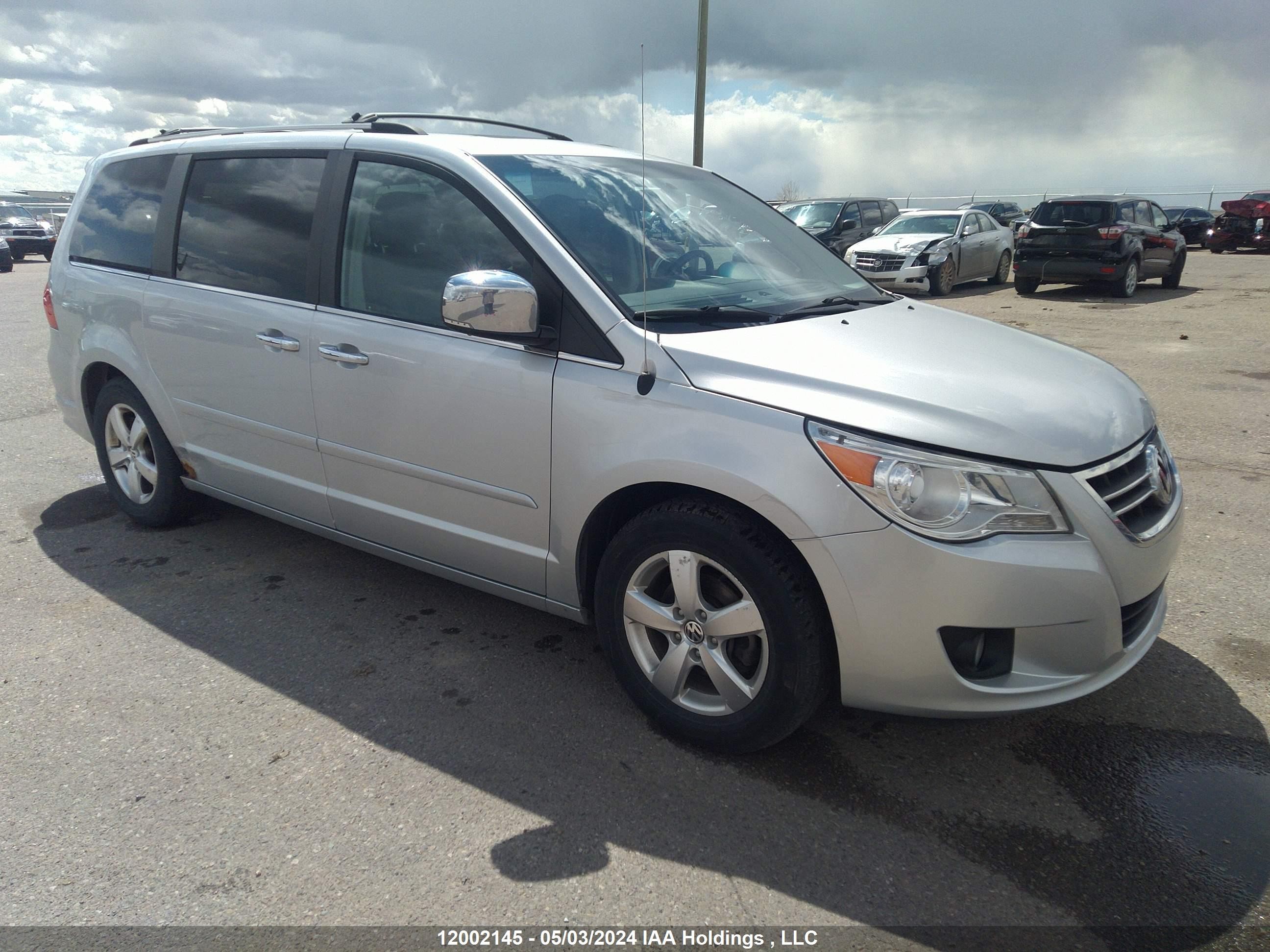 VOLKSWAGEN ROUTAN 2010 2v4rw6dx2ar227168