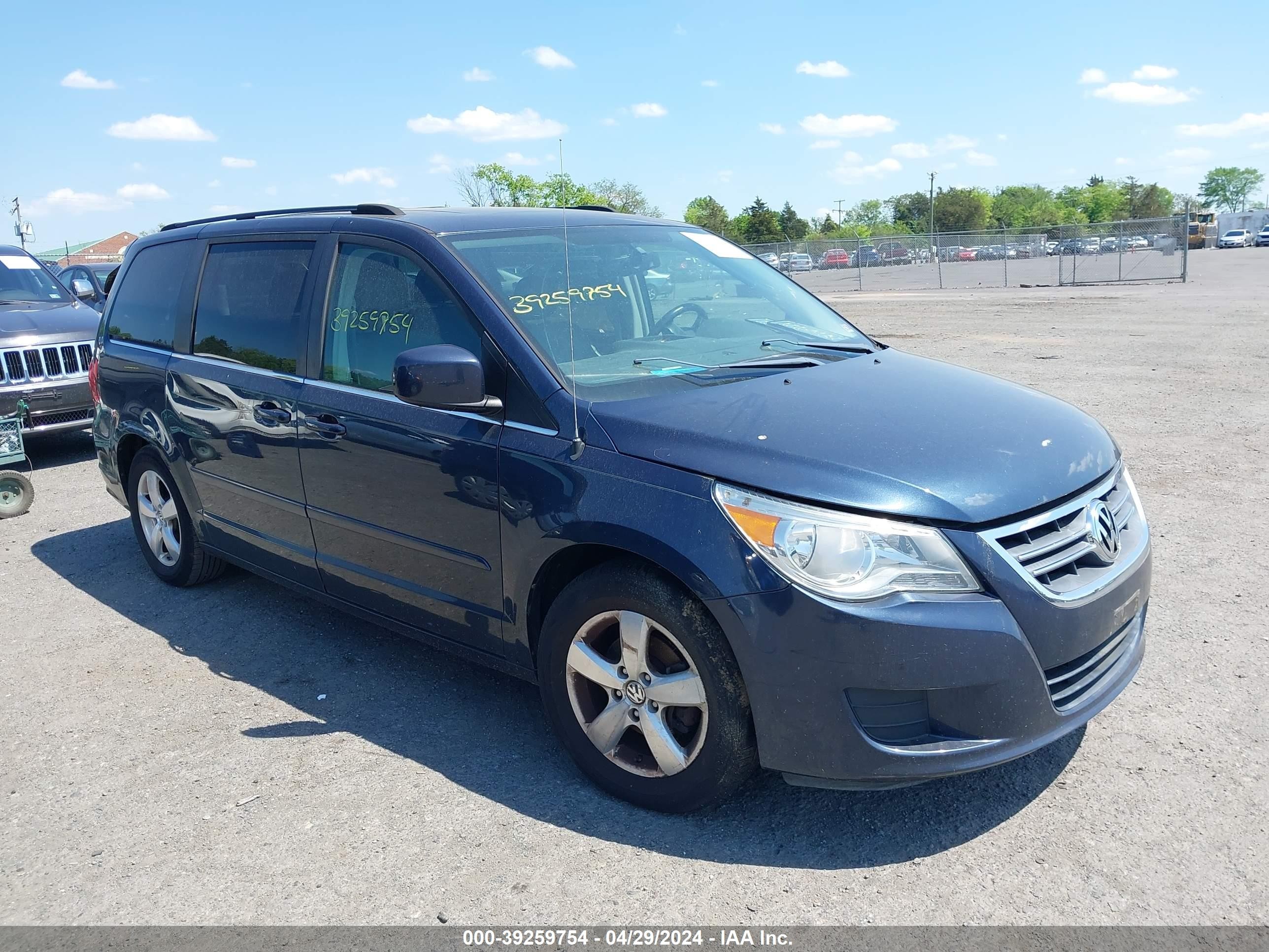 VOLKSWAGEN ROUTAN 2009 2v8hw54x89r580238