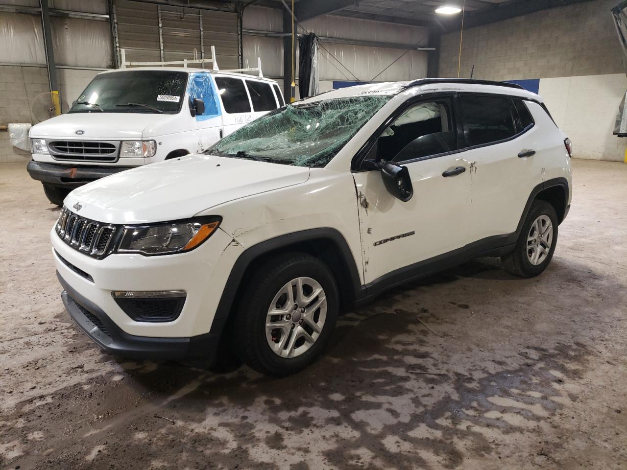 JEEP COMPASS 2018 3c4njdab9jt131054