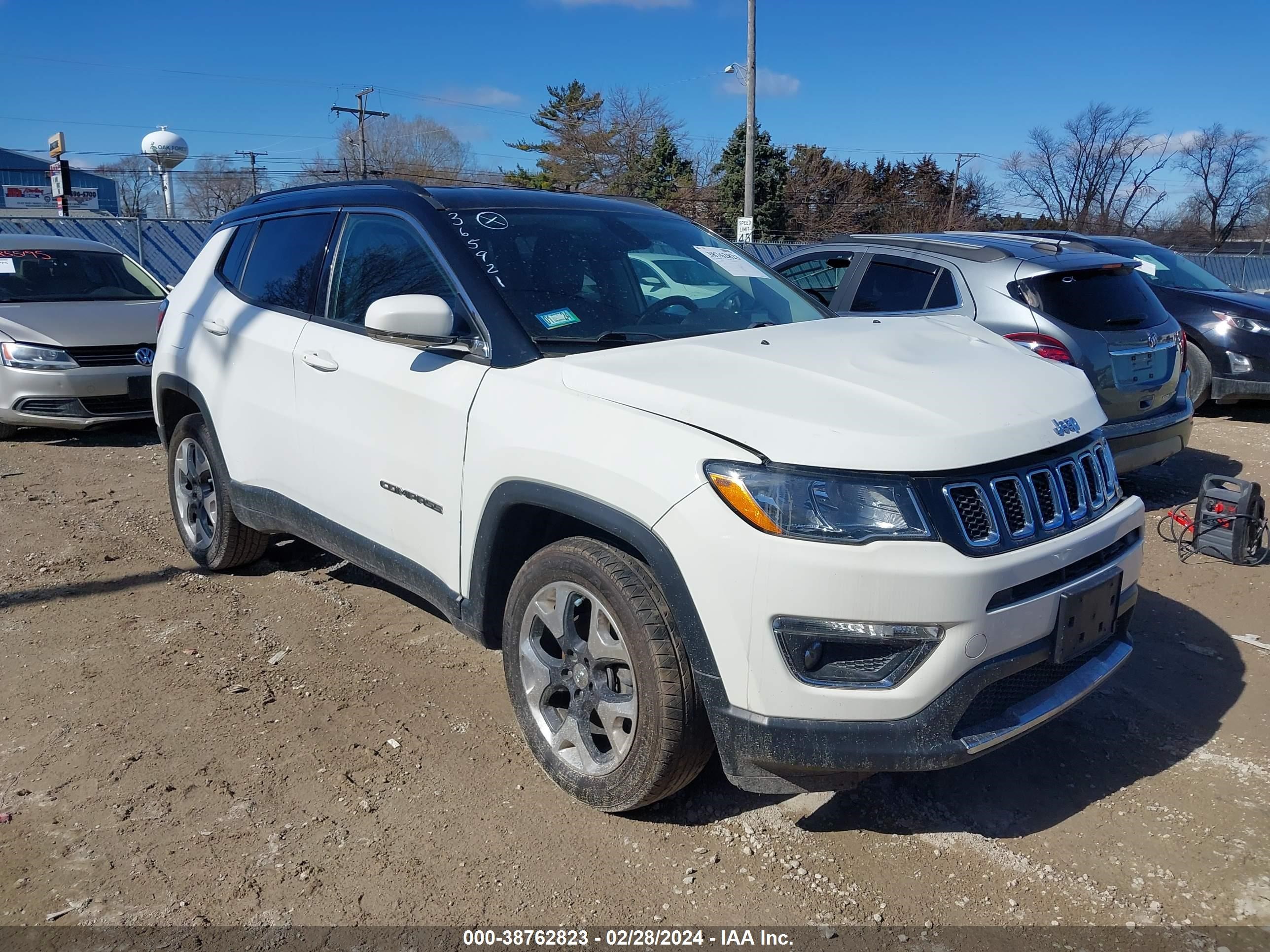 JEEP COMPASS 2018 3c4njdcb9jt365921