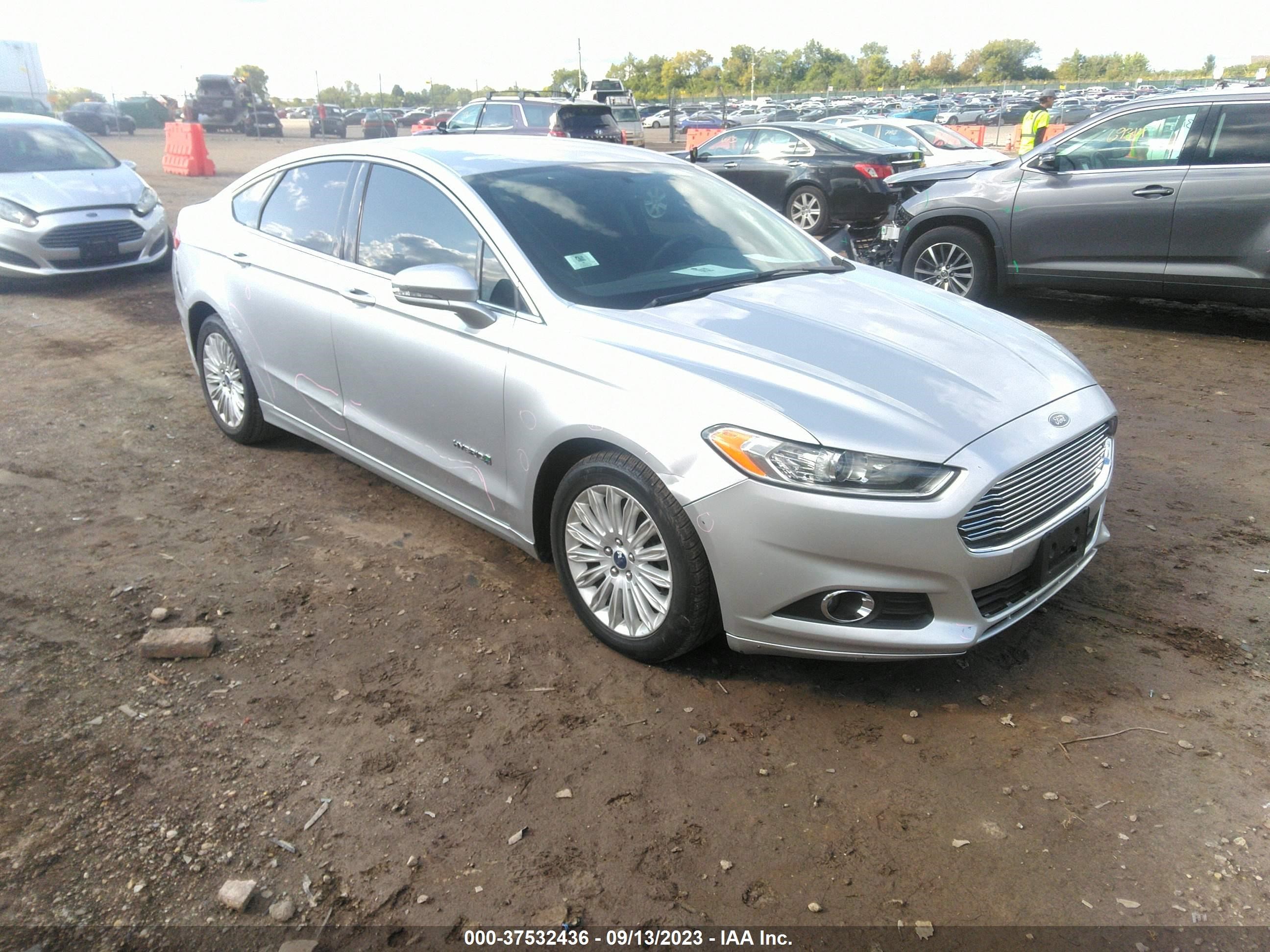 FORD FUSION 2013 3fa6p0lu3dr383223